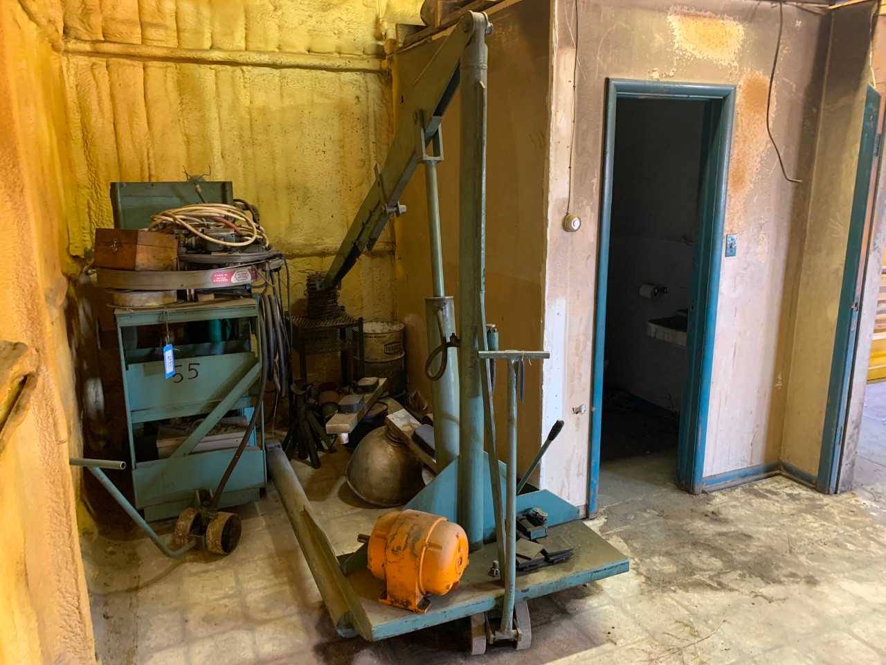 Ruger Engine Cheery Picker On rolling cart - ELECTRIC POWER TOOLS Ruger Engine Cheery Picker On rolling cart - ELECTRIC POWER TOOLS