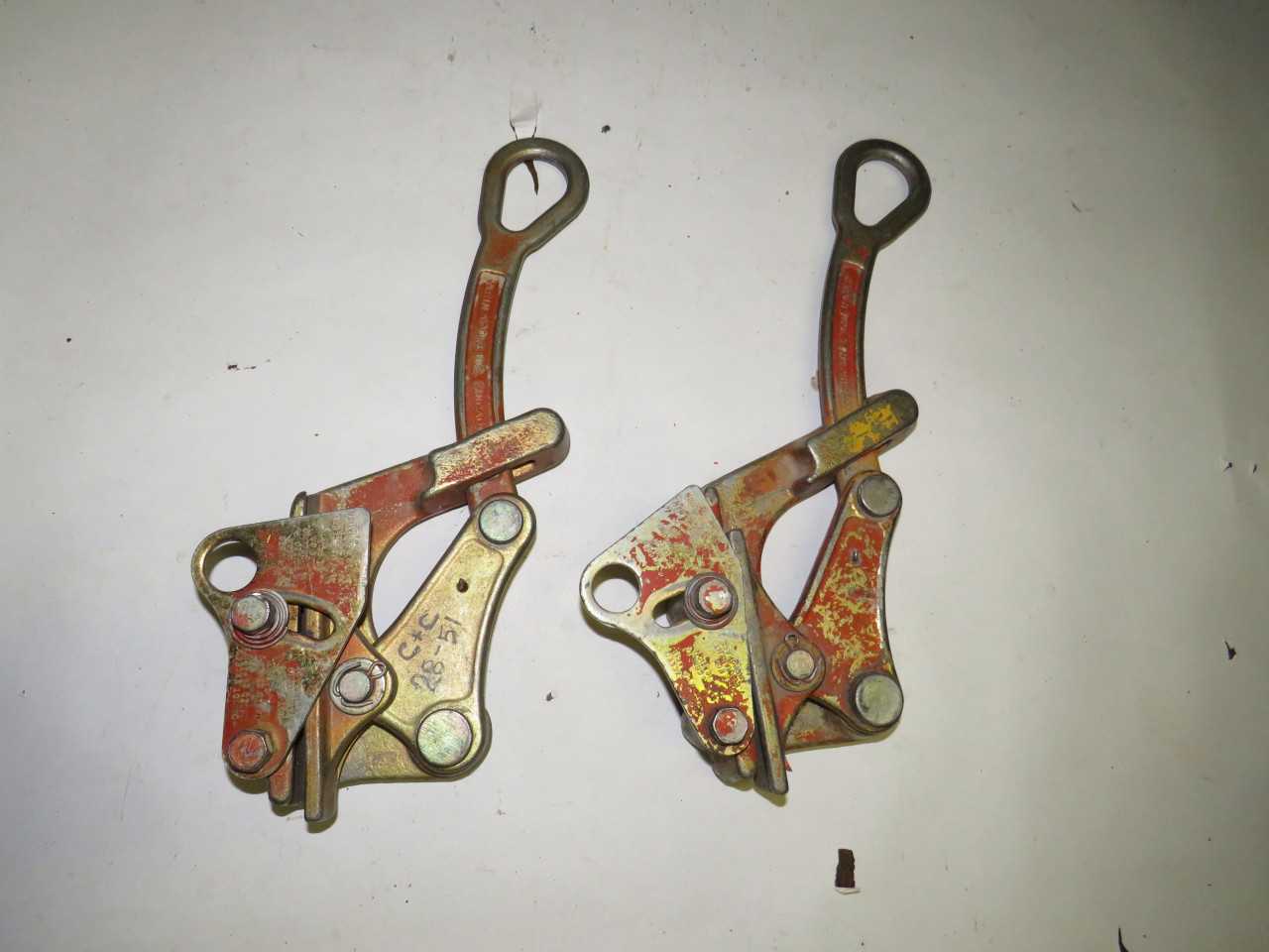 LOT OF 2 KLEIN HAVEN'S GRIP / BULLDOG WIRE PULLING GRIP - ELECTRIC POWER TOOLS