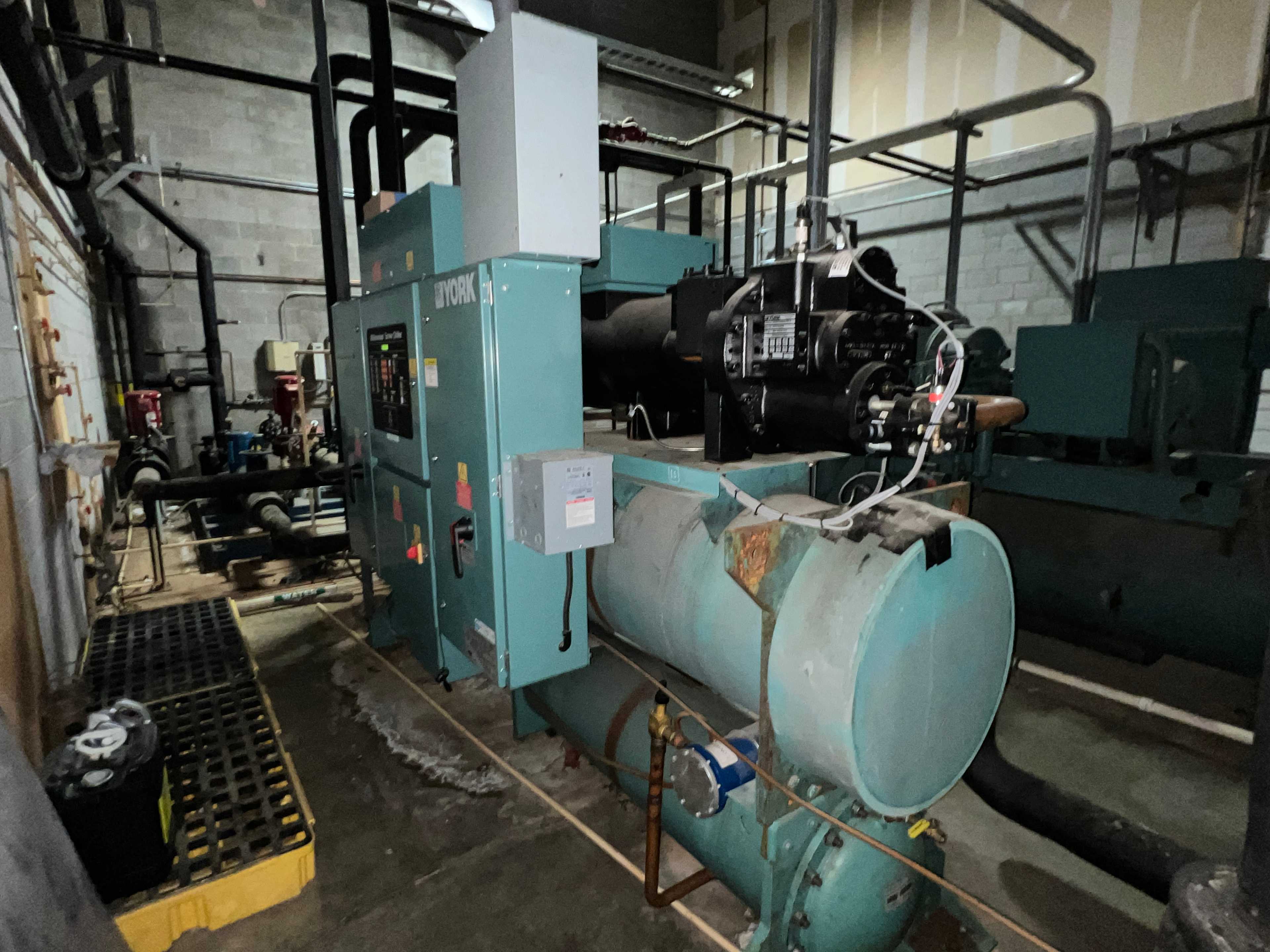 YORK YCWS0140SC46ZAASB MILLENNIUM SCREW CHILLER - CONSTRUCTION