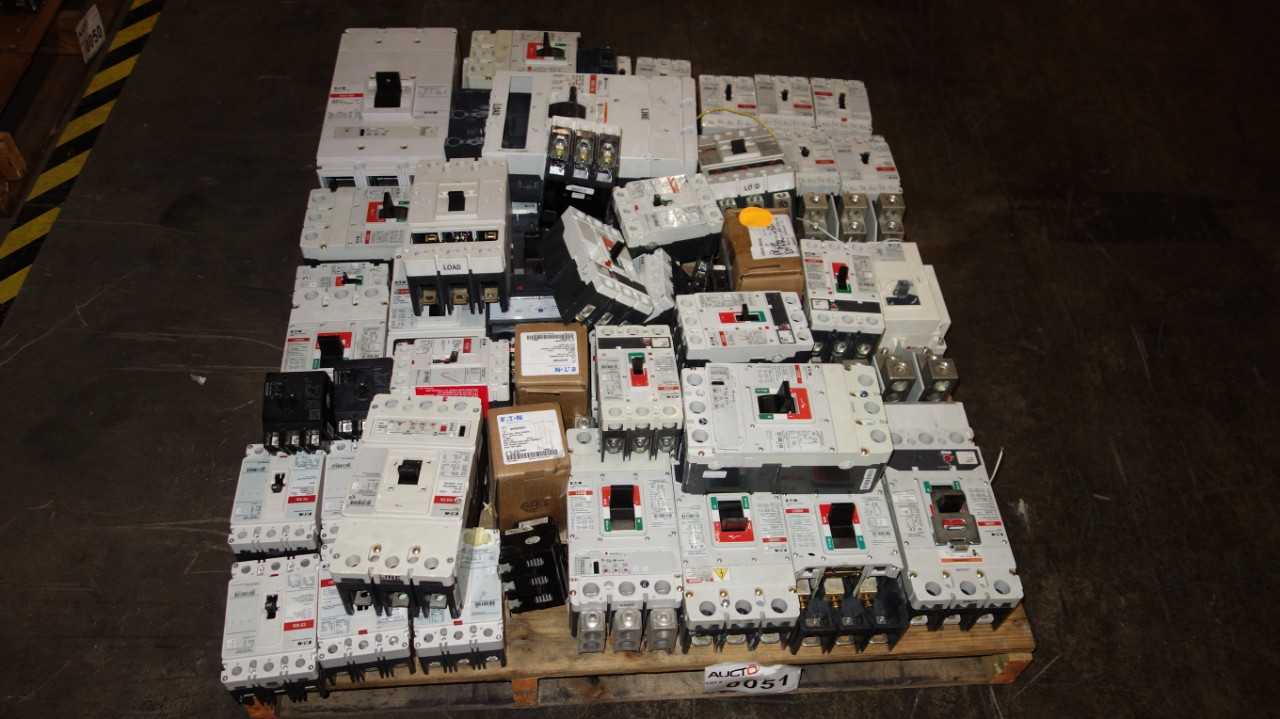 1 PALLET OF EATON CUTLER HAMMER CIRCUIT BREAKERS - CIRCUIT BREAKERS
