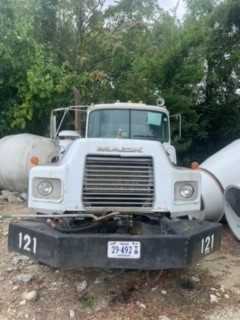 2000 MACK DM6805 READYMIX CONCRETE TRUCK - HYDRO EXCAVATOR TRUCKS