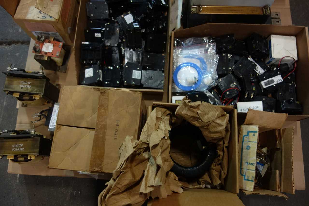 1 PALLET OF ASSORTED CURRENT TRANSFORMERS, AC VOLTAGE TRANSFORMERS, MOLDED CASE CIRCUIT BREAKERS- EATON, SQUARE D, OMRON - CIRCUIT BREAKERS