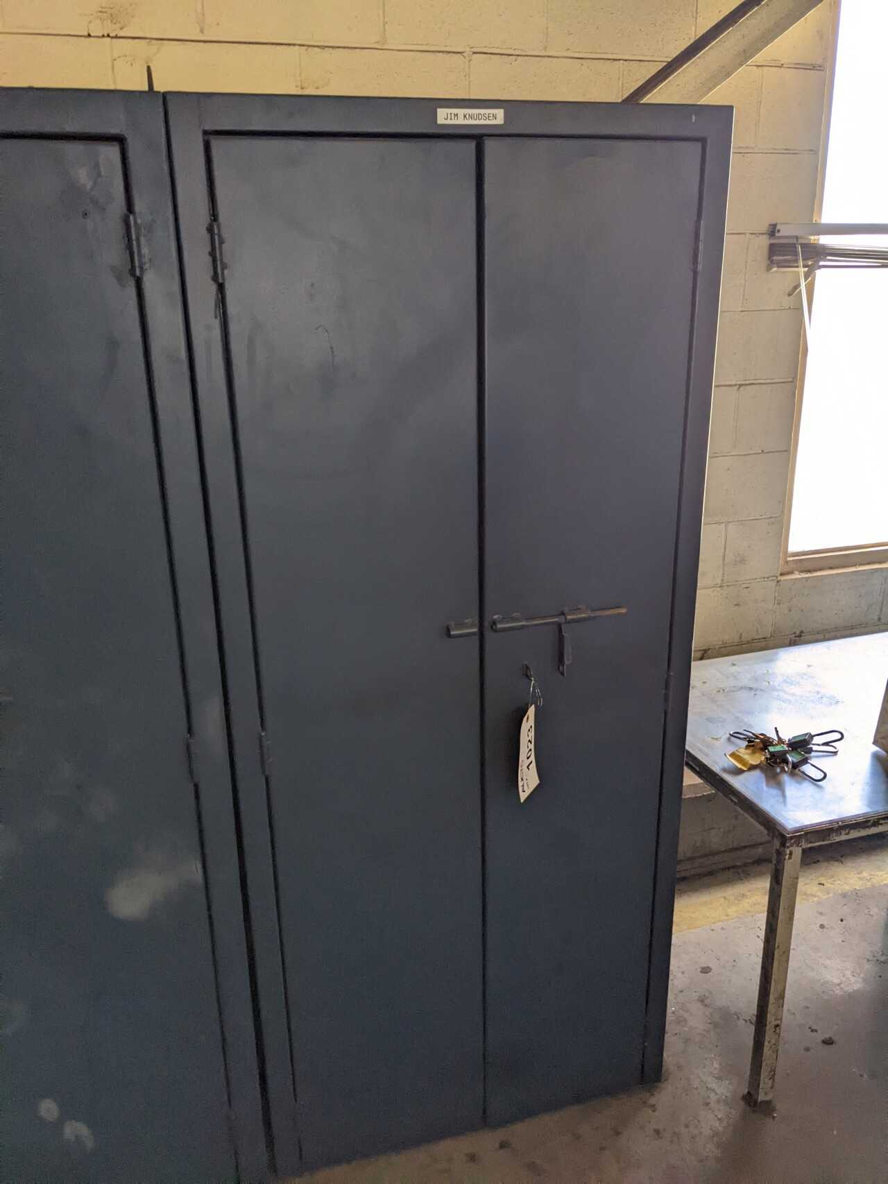 7 DRAWER TOOL CABINET LOCKER WITH CONTENTS, ASSORTED TOOLS, SOCKETS, WRENCHES, HAMMERS, CLAMPS - TOOL STORAGE