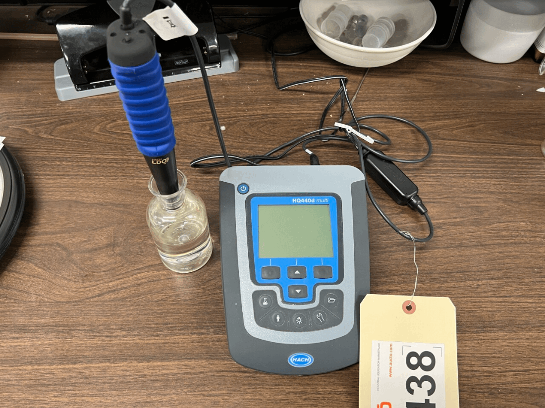 HACH HQ440D MULTI-PARAMETER METER - FLOW METER