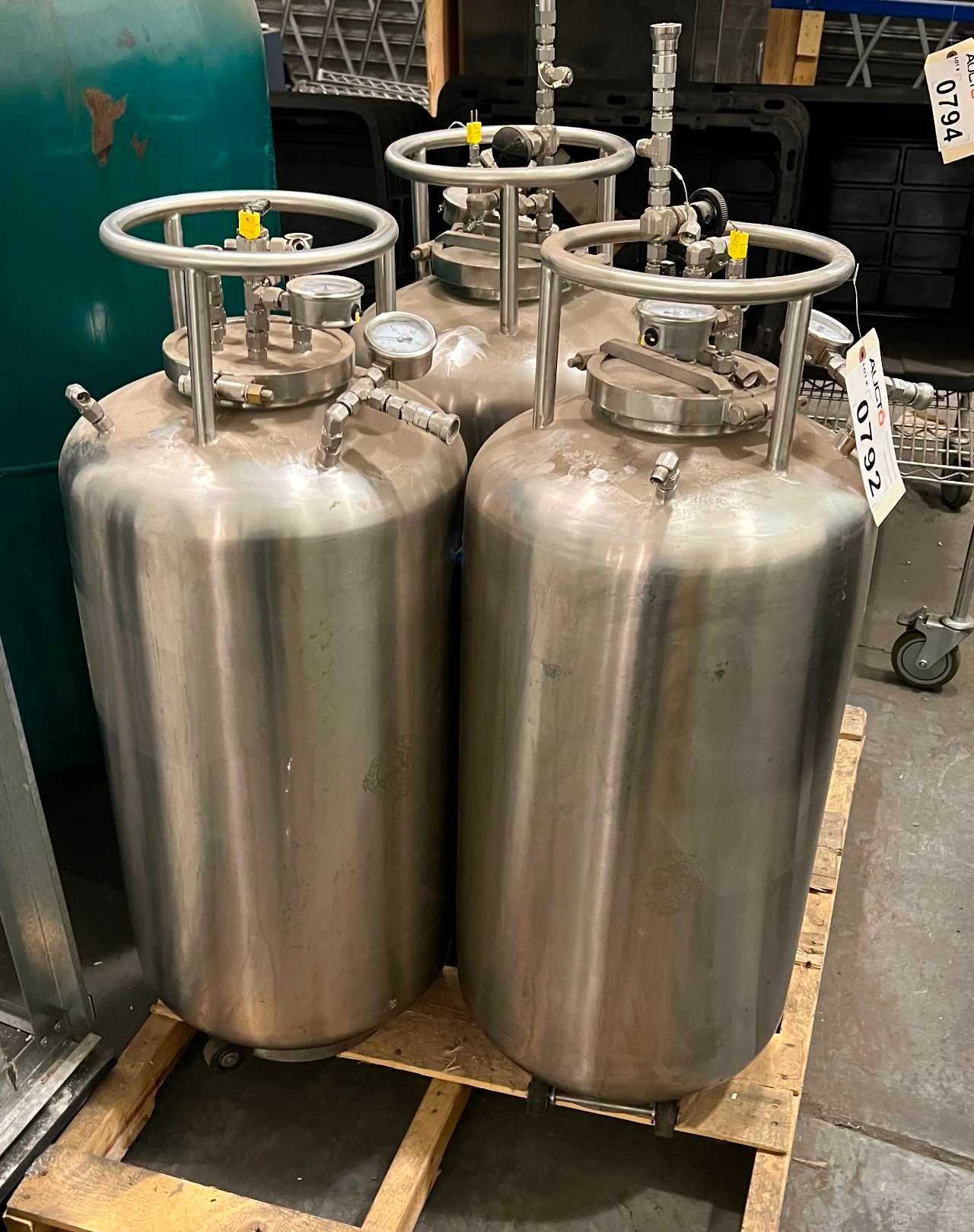 3X STAINLESS STEEL PRESSURE VESSELS APPROX 20GAL - PROCESS EQUIPMENT