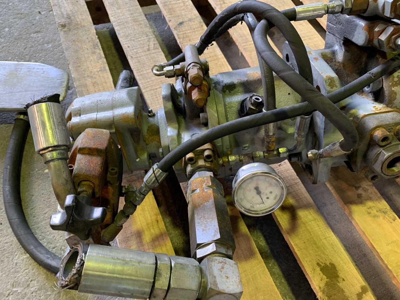 Brueninghaus Hydromatik Pump - HYDRAULIC PUMP