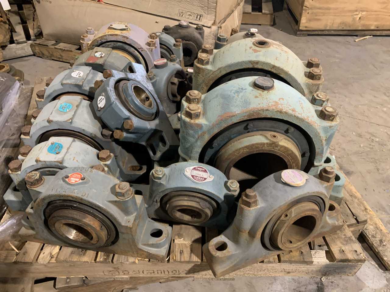 PALLET OF DODGE PILLOW BLOCK BEARINGS VARIOUS SIZES. - BEARINGS