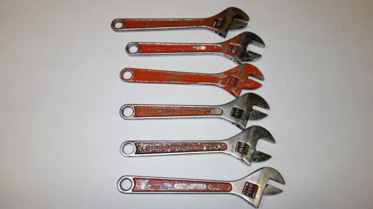 LOT OF 6 ASSORTED 12 IN ADJUSTABLE CRESCENT WRENCHES - HAND TOOLS