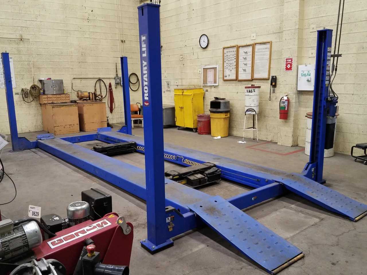 Four post vehicle lift, 14000lb 78-3/4" rise, 208-230V 1ph - MACHINING ACCESSORIES & TOOLING Four post vehicle lift, 14000lb 78-3/4" rise, 208-230V 1ph - MACHINING ACCESSORIES & TOOLING