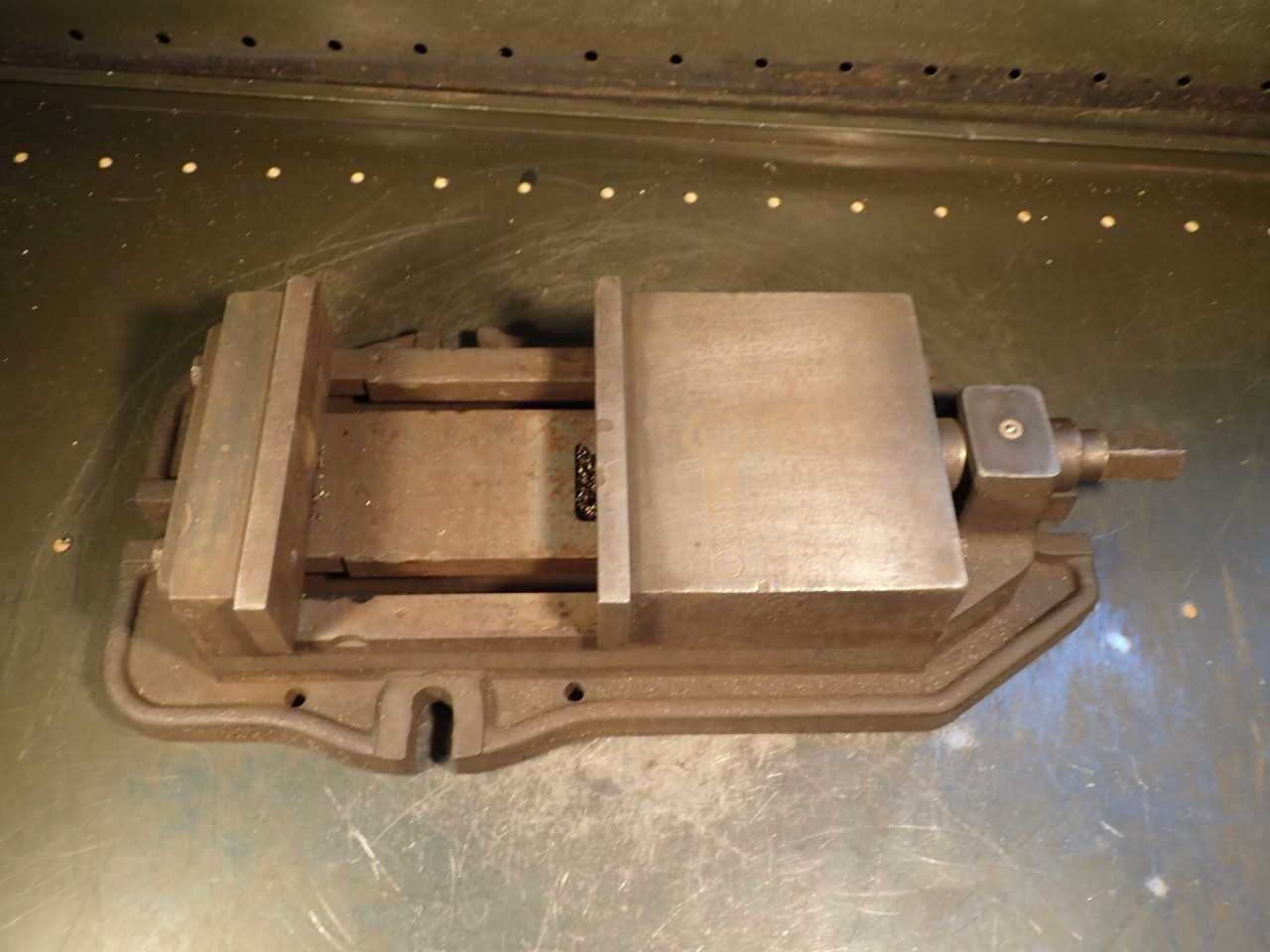 6" Mill Milling Machine Vise: Jaws Open 5", with Handle, Used in Good Condition - MILLING MACHINE PARTS
