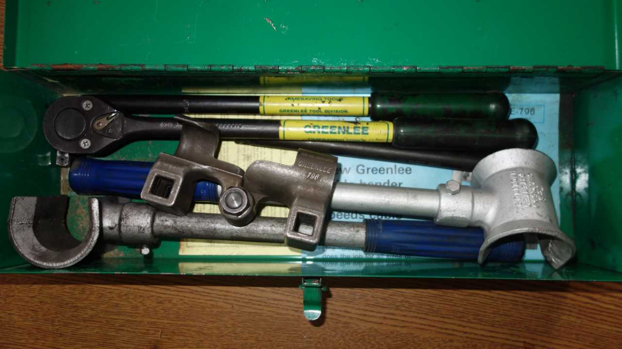 GREENLEE 796 RATCHET CABLE BENDER SET - HAND TOOLS