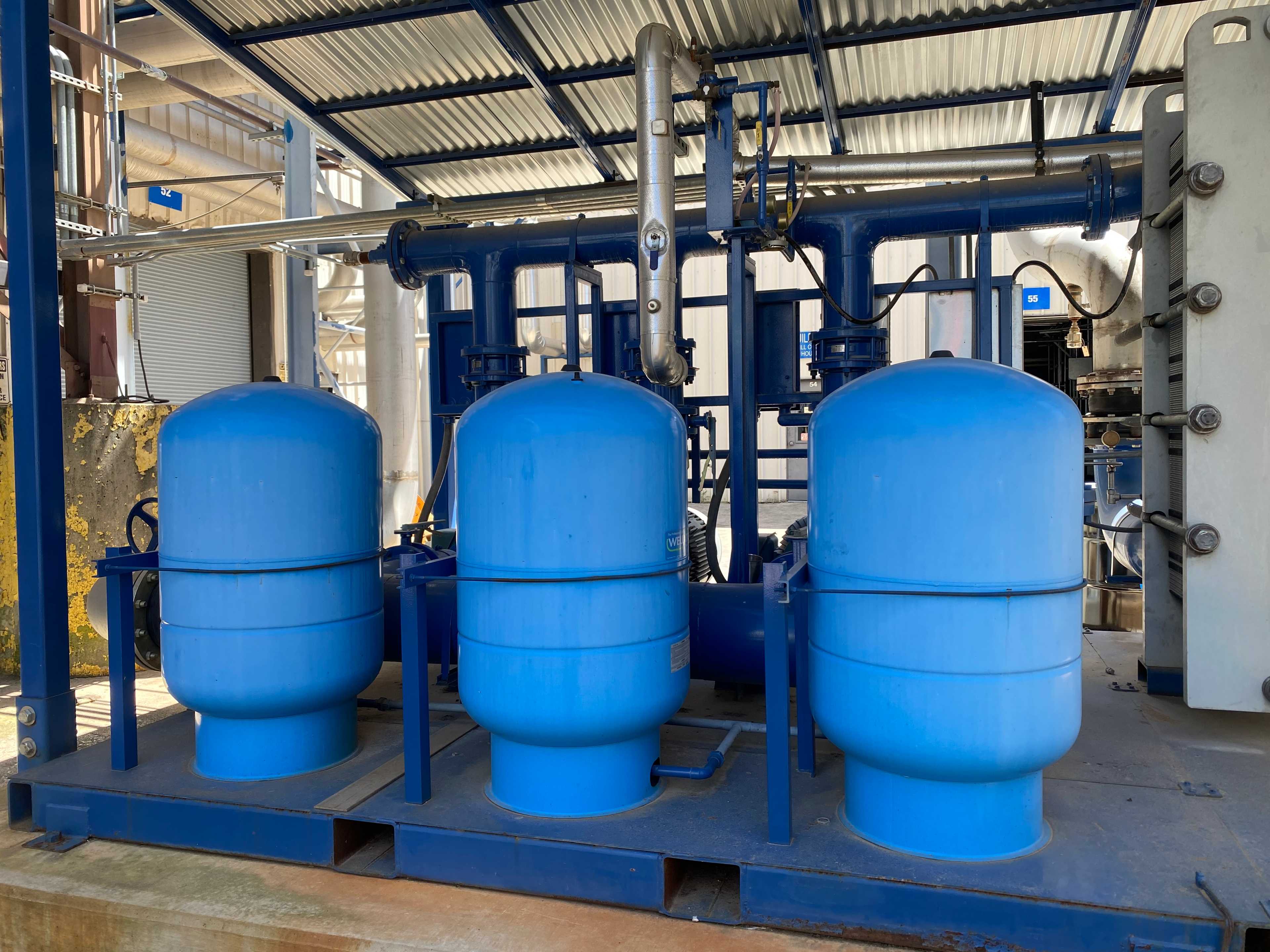 WATER COOLING STATION WITH 3 MOTORS, PUMPS, TANKS, AND HEAT EXCHANGER - INDUSTRIAL PARTS WATER COOLING STATION WITH 3 MOTORS, PUMPS, TANKS, AND HEAT EXCHANGER - INDUSTRIAL PARTS