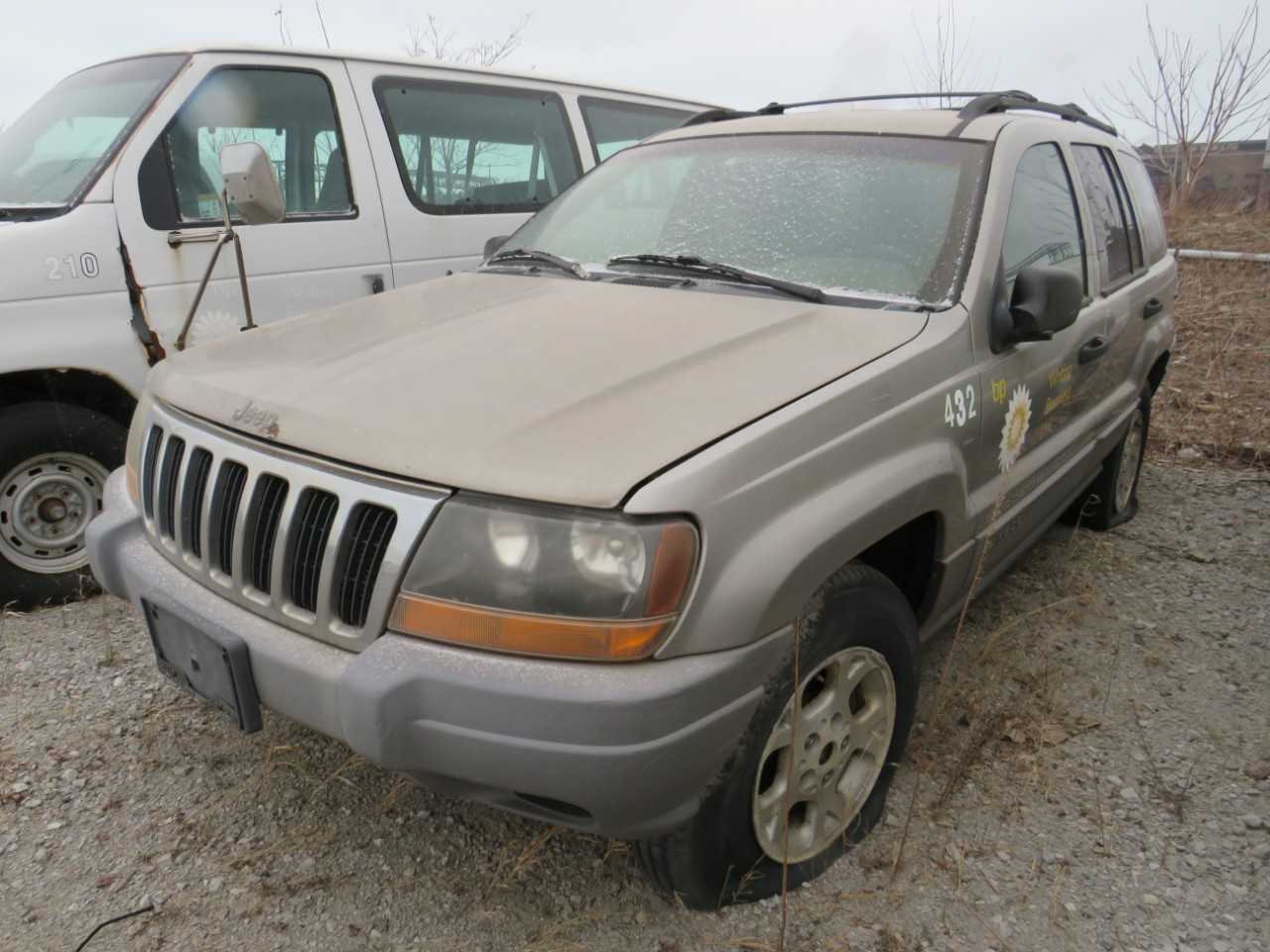 2001 JEEP GRAND CHEROKEE LAREDO 4.0L 4 DOOR GAS JEEP  VIN:  1J4GW48S01C596747 - BUSES