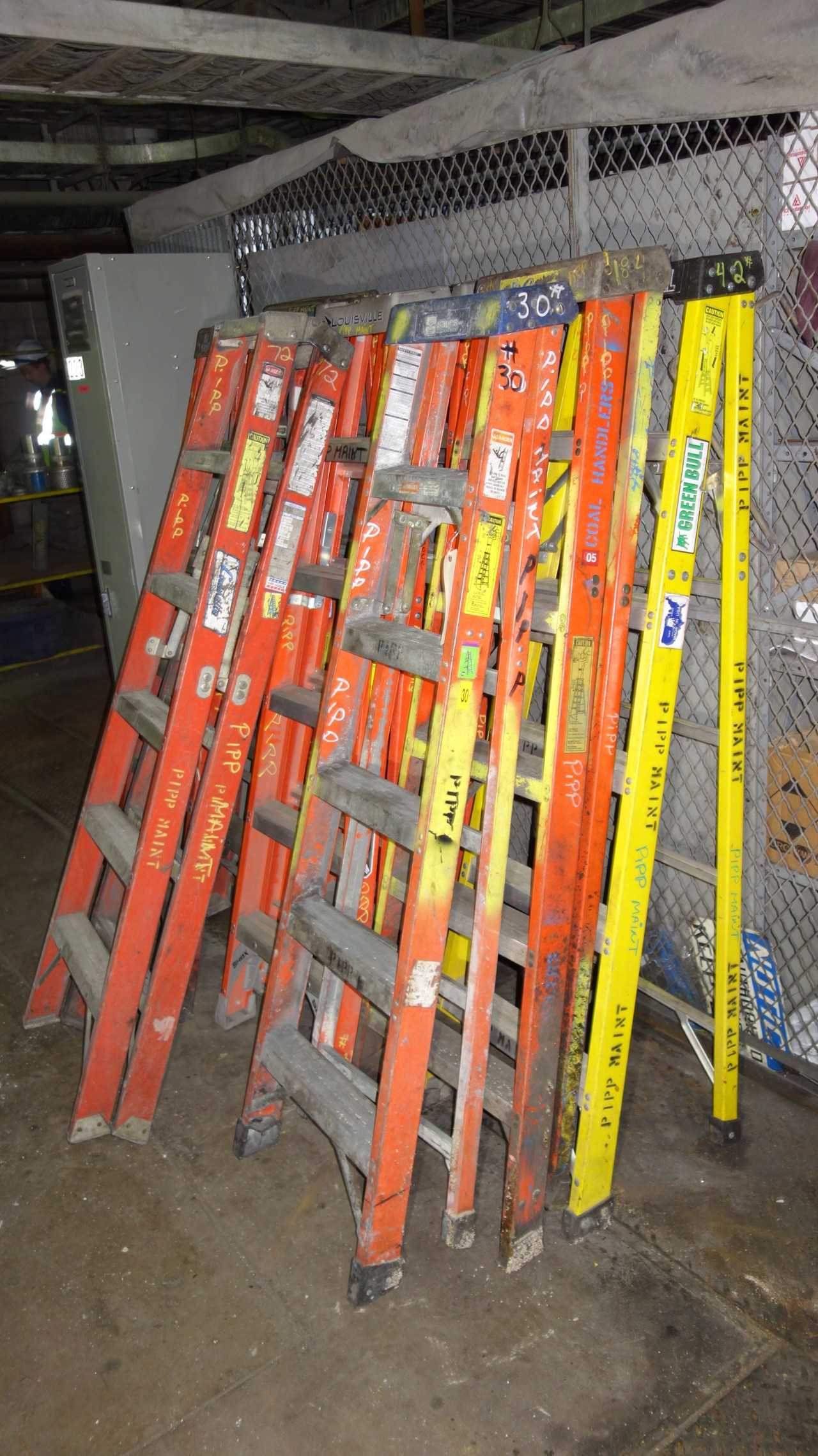 LOT OF ASSORTED FIBERGLASS LADDERS - MISCELLANEOUS