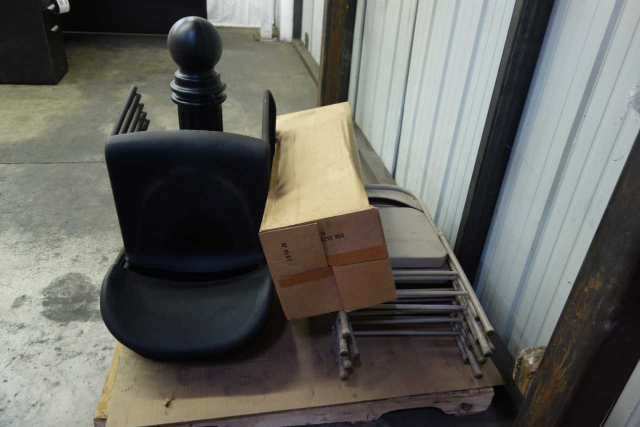 LOT OF ASSORTED CHAIRS AND PLASTIC CHAIN BARRIER POSTS - LIFTING EQUIPMENT
