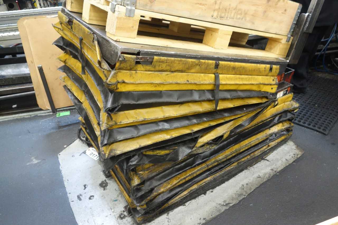 Presto scissor lift/tilt table, 4000lb capacity - MATERIAL HANDLING