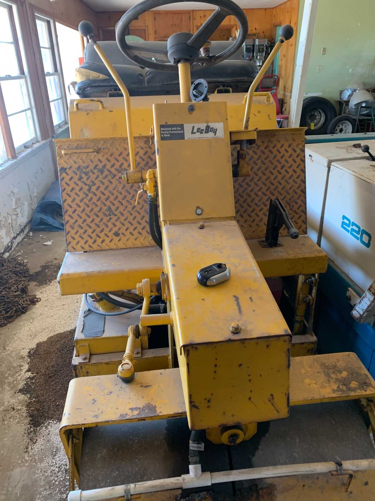LeeBoy 300 Asphalt Roller - TRAILER MOUNTED EQUIPMENT