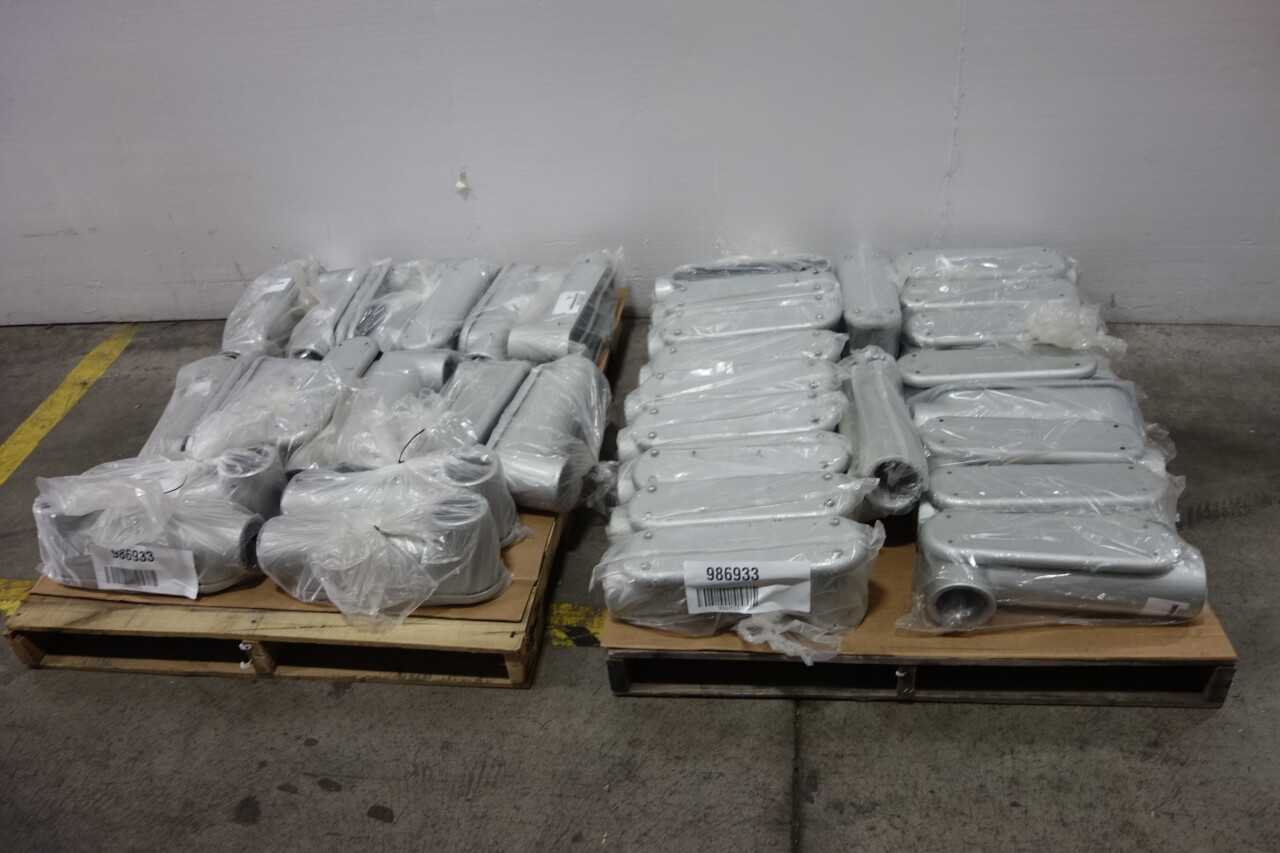 2 PALLETS OF CROUSE HINDS CONDUIT BODY OUTLET CONDULET WITH COVER AND GASKET - CONDUIT FITTING