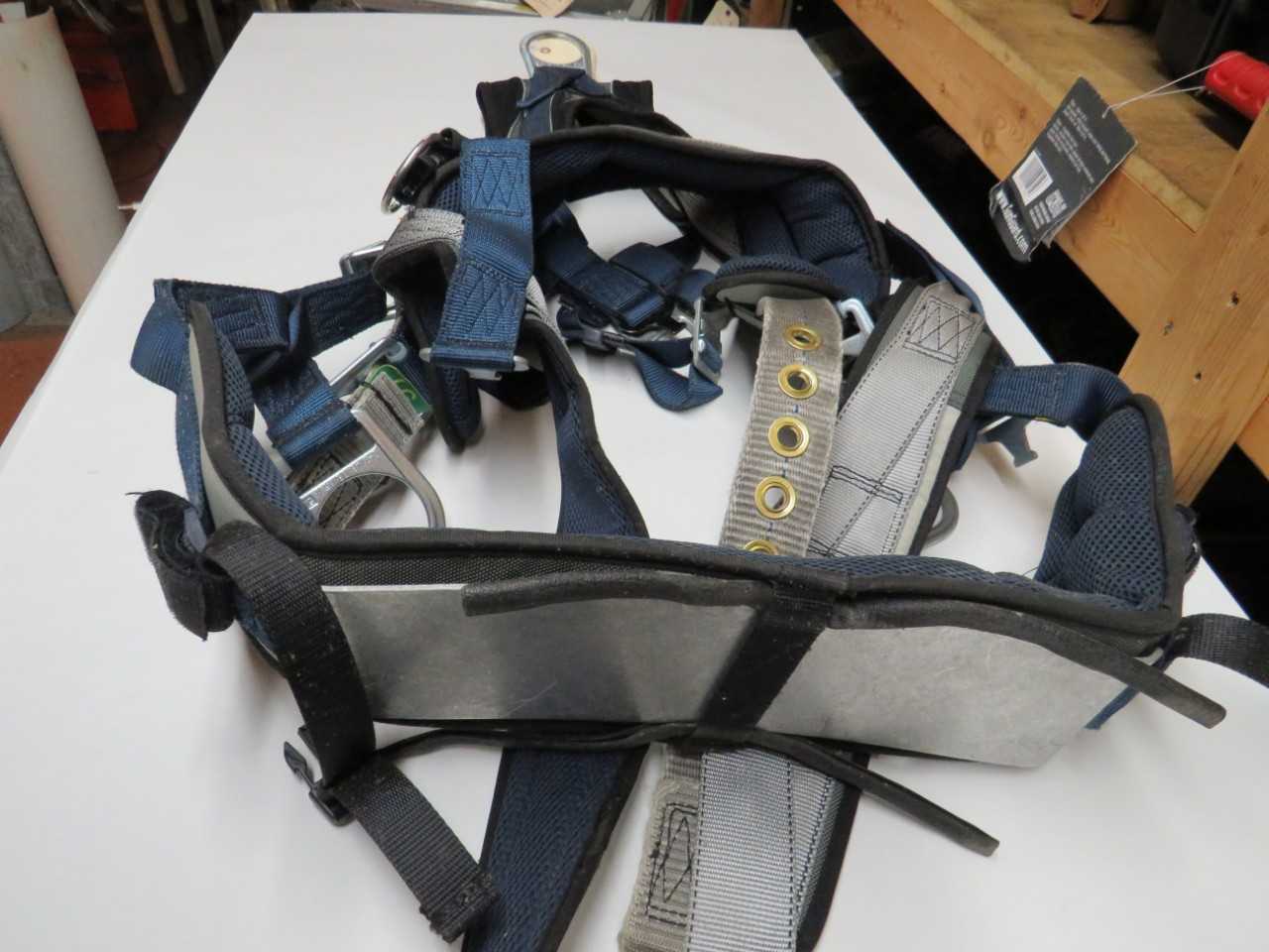 MEDIUM SALA EXOFIT MODEL 1108651C TOWER HARNESS - SAFETY EQUIPMENT