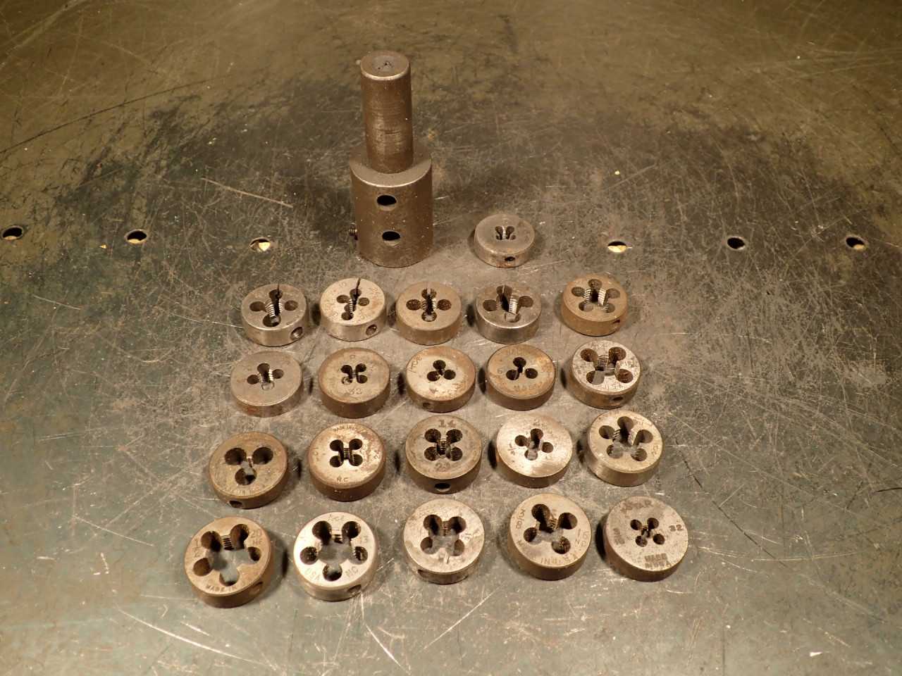 1" Round Body Lathe Tailstock Threading Die Holder .700" Straight Shank +21 Dies - HOLEMAKING TOOLS