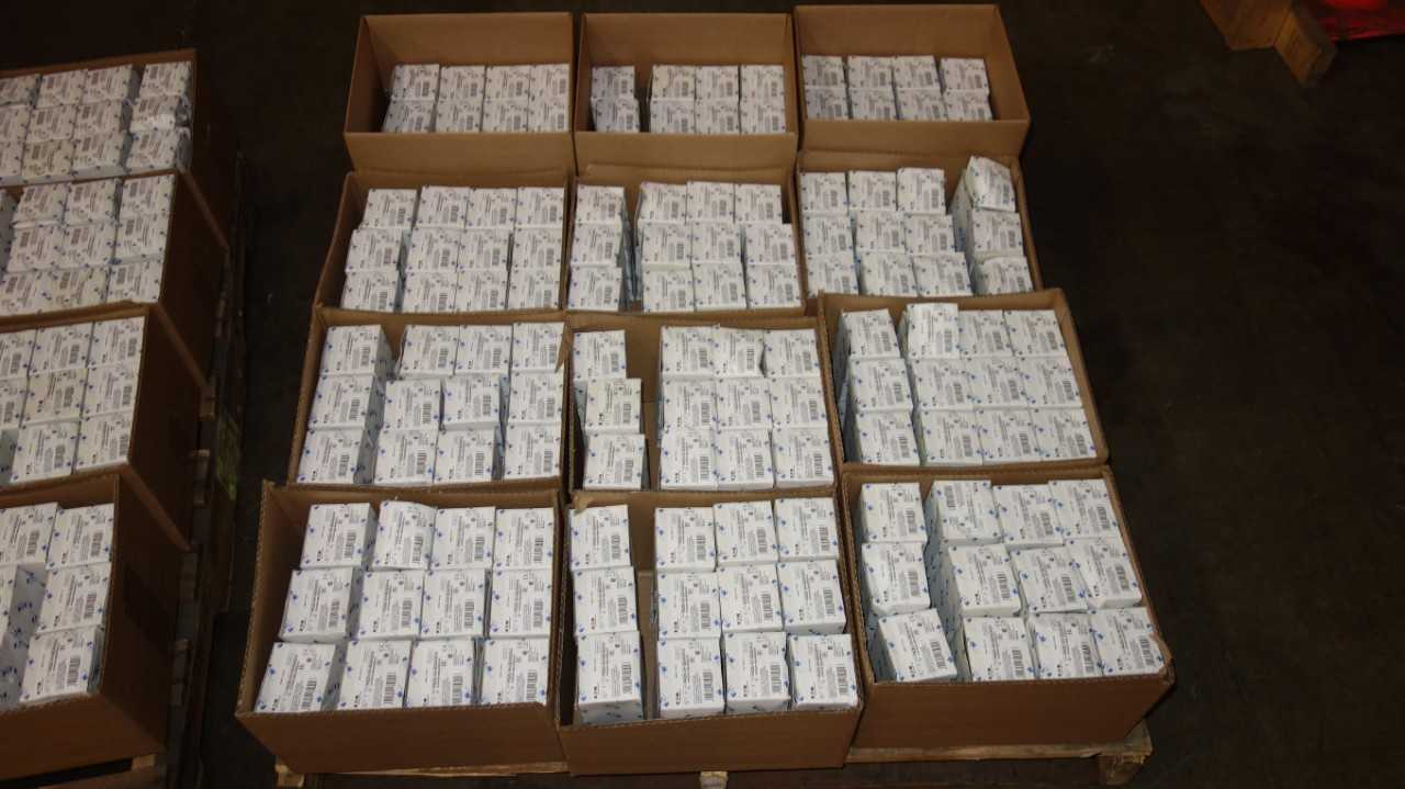 1 PALLET OF EATON PKZ0-XH-SOND539 DOOR COUPLING SWITCHES - TOOL STORAGE