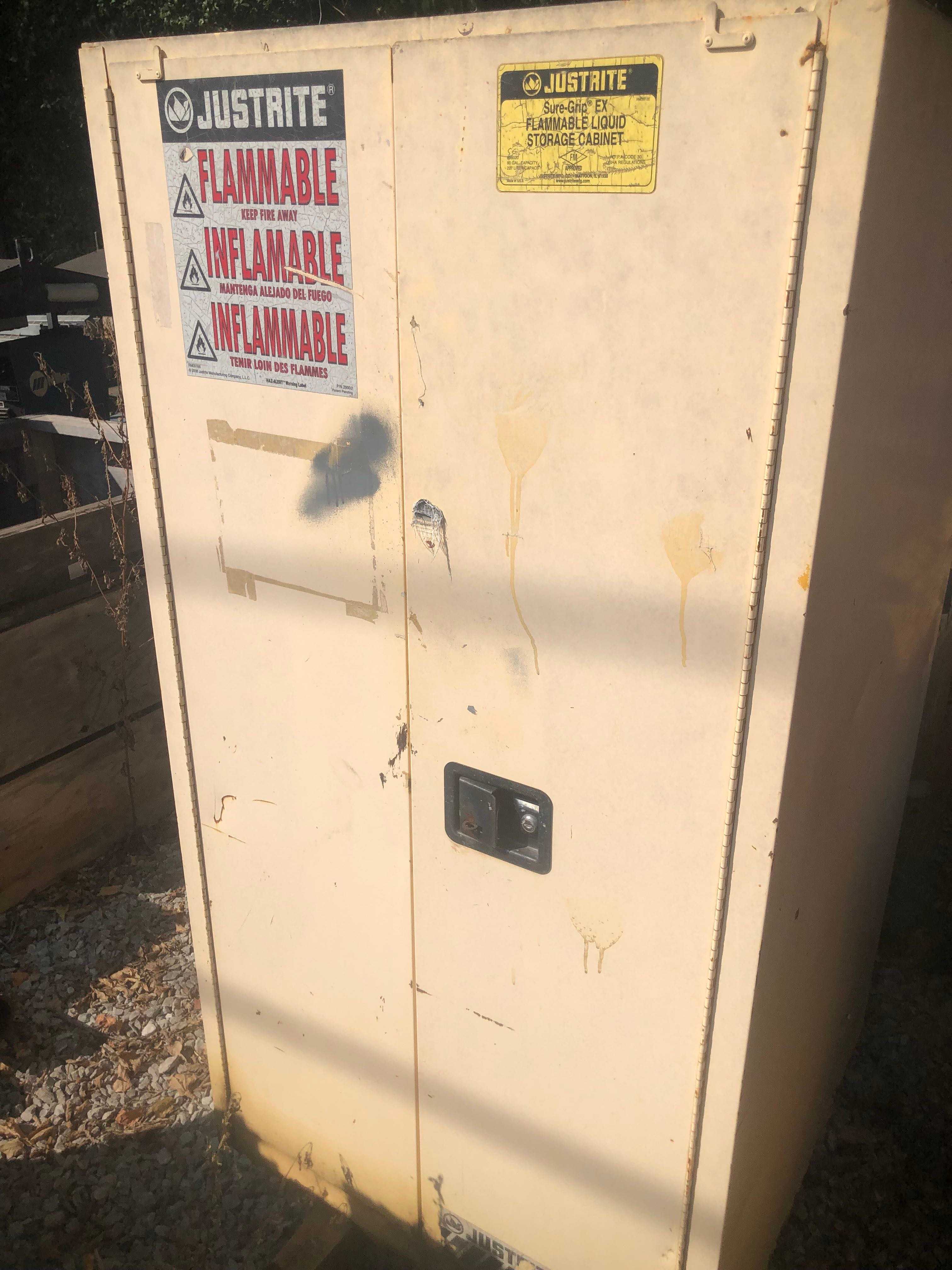 BULK LOT OF FLAMMABLE CABINETS QTY 4 - TOOL STORAGE BULK LOT OF FLAMMABLE CABINETS QTY 4 - TOOL STORAGE