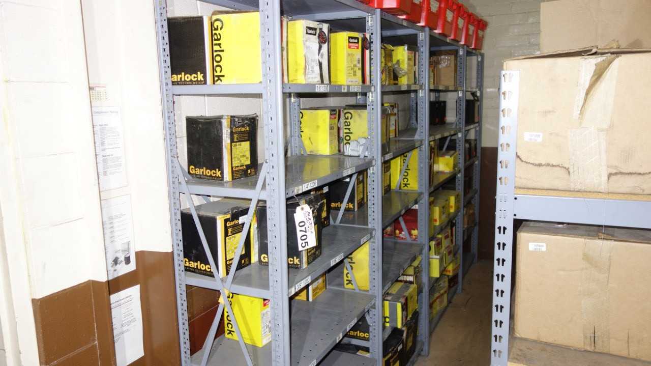 CONTENTS OF 4 SHELF COLUMNS, ASSORTED PUMP PACKING REPLACEMENT - PUMPS