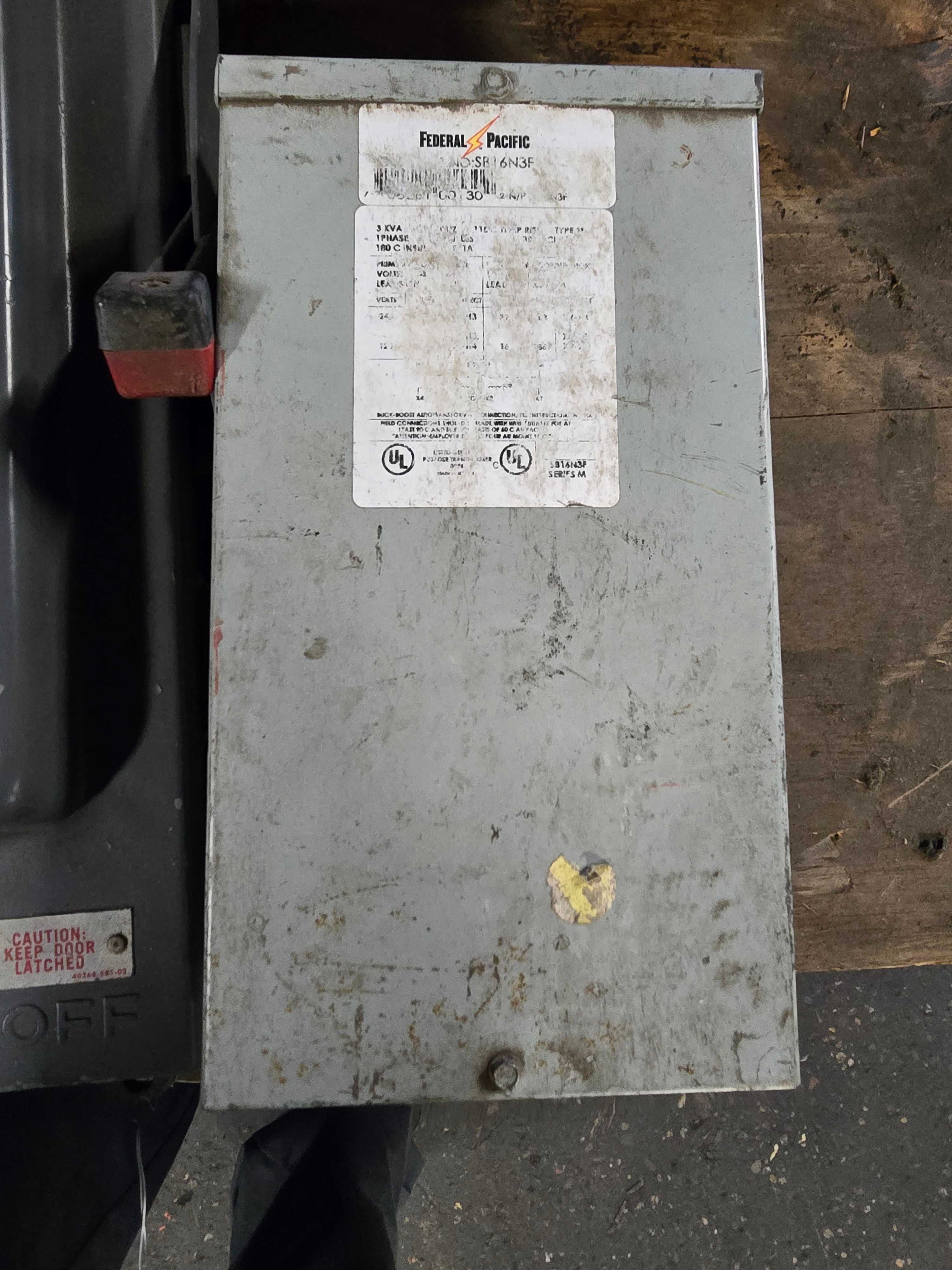 SQUARE D 100 AMP DISCONNECT & FEDERAL PACIFIC 3 KVA TRANSFORMER - ELECTRICAL COMPONENTS SQUARE D 100 AMP DISCONNECT & FEDERAL PACIFIC 3 KVA TRANSFORMER - ELECTRICAL COMPONENTS