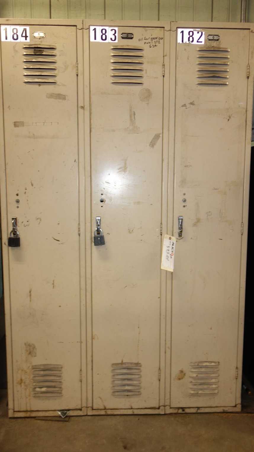 LOT OF 12 SINGLE DOOR LOCKERS WITH CONTENTS - TOOL STORAGE