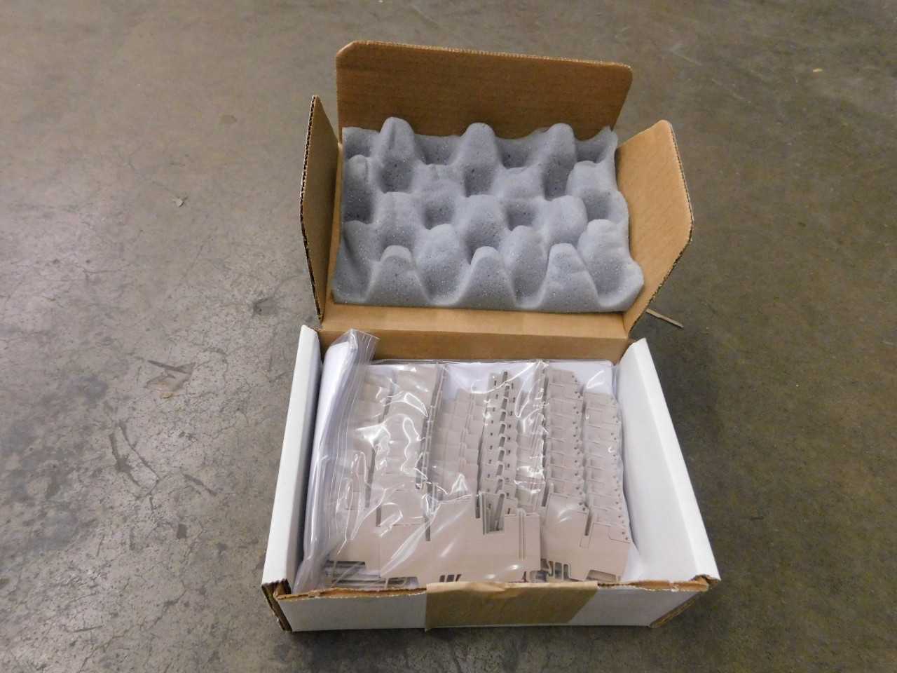 Lot of 10 NRX Secondary Drawout Terminals - ELECTRICAL COMPONENTS