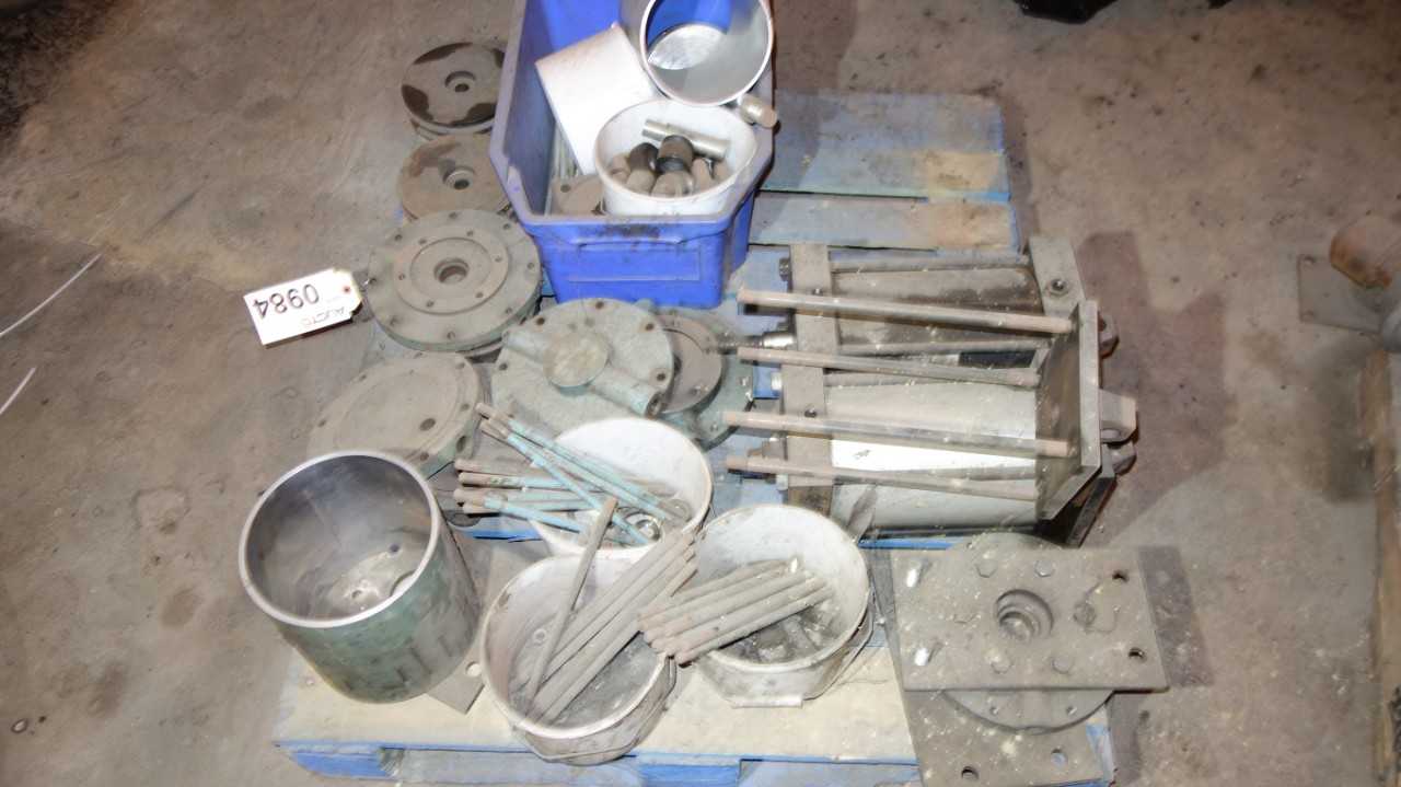 PALLET OF ASSORTED STEEL FLANGES, REPLACEMENT PARTS - POWER TRANSMISSION