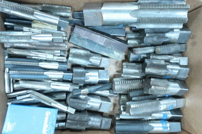 15 ASSORTED SIZE WALTON TAP EXTRACTORS. STYLE 4 FLUTE, SIZES (1' 1/2'in) (1in)(7/8in) - HAND TOOLS