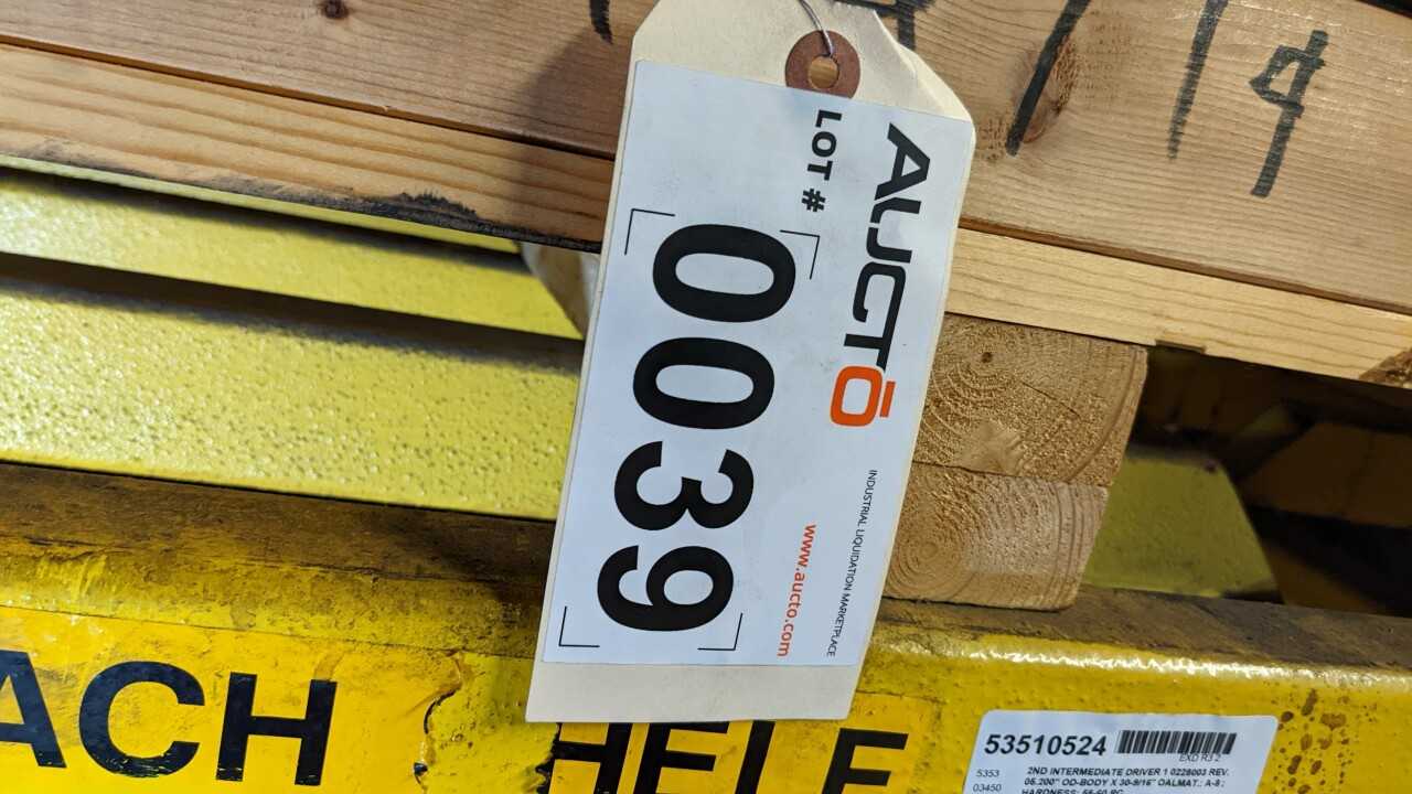 Lot of miscellaneous content and hoist - INDUSTRIAL PARTS