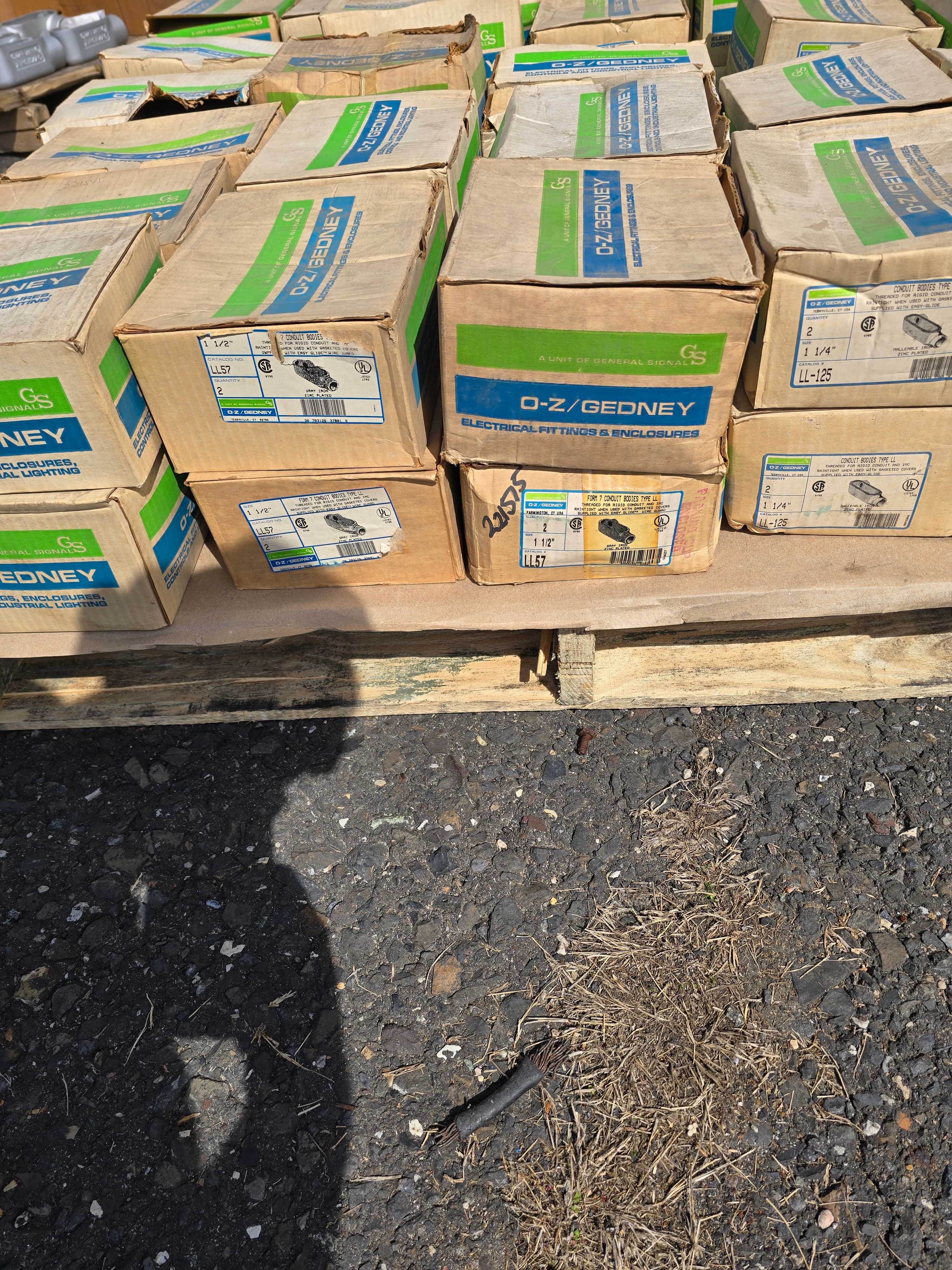 SKID OF OZ GEDNEY LL & LR CONDUIT BODIES - APPROX 50 BOXES - CONDUIT