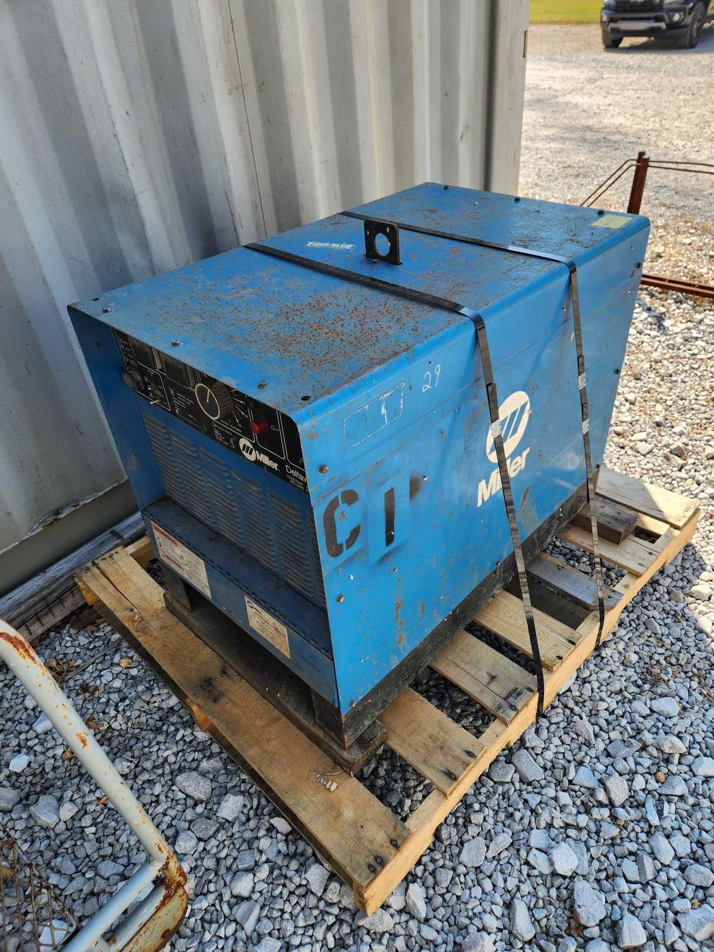 MILLER DELTAWELD 451 WELDING MACHINE - WELDING EQUIPMENT