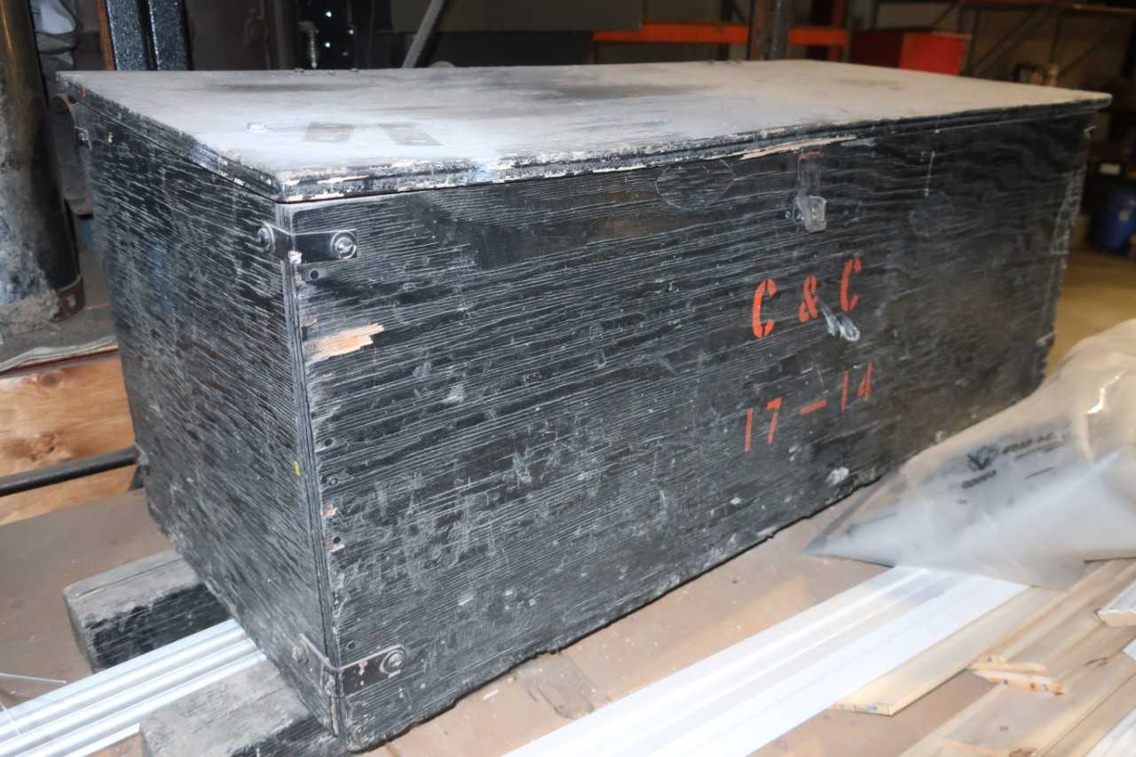 TOOL STORAGE CHEST WITH ROPE - TOOL STORAGE