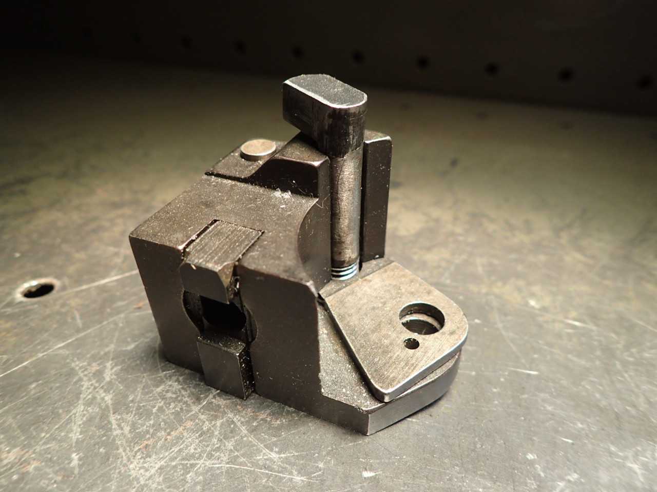 Brown & Sharpe Tool Post for Circular Form Forming Tools #00 00G 136-100-1 - TOOLING FOR LATHE
