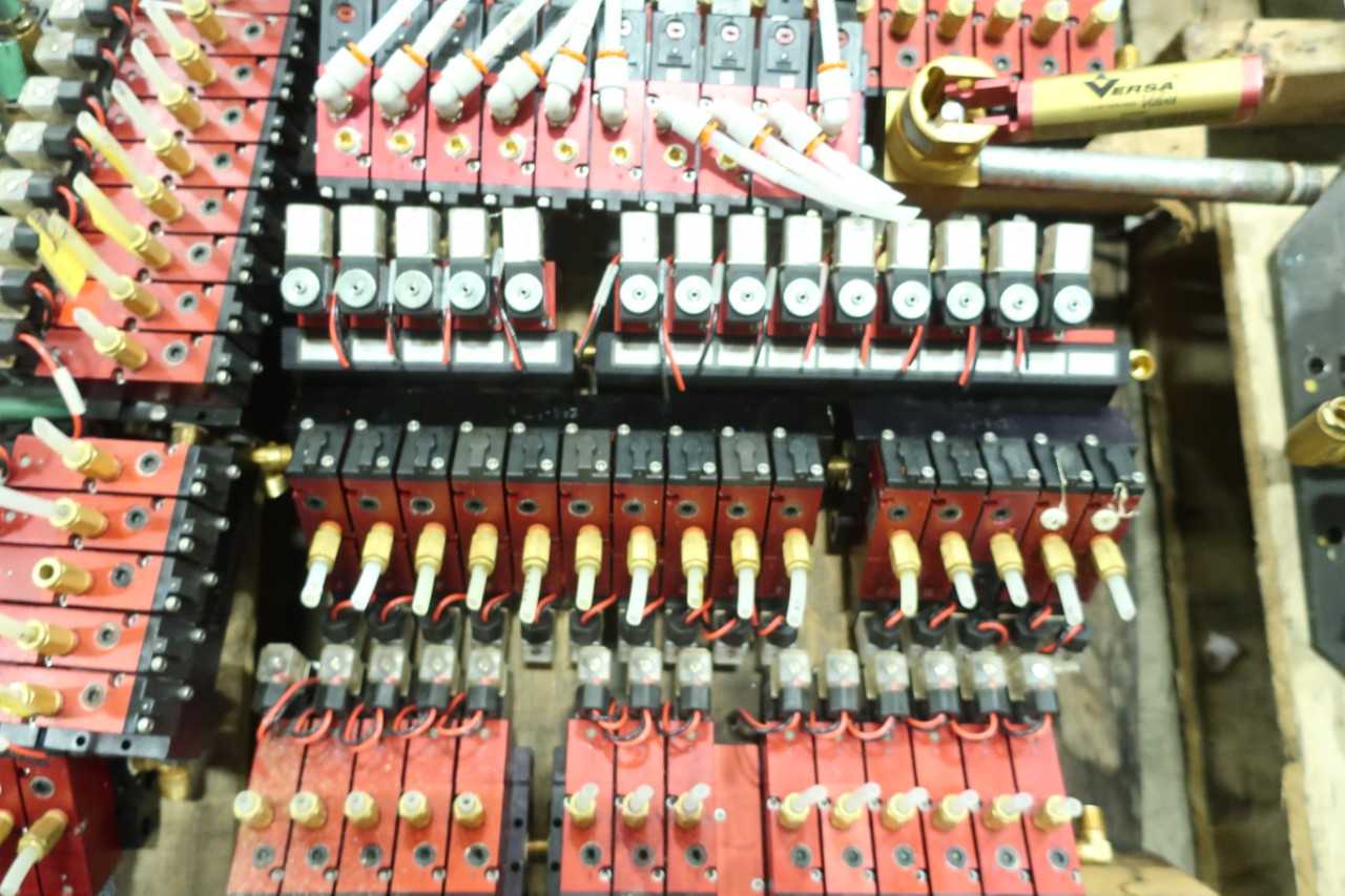 3 PALLETS OF ASSORTED SOLENOID VALVES SMC VERSA - SOLENOID VALVE