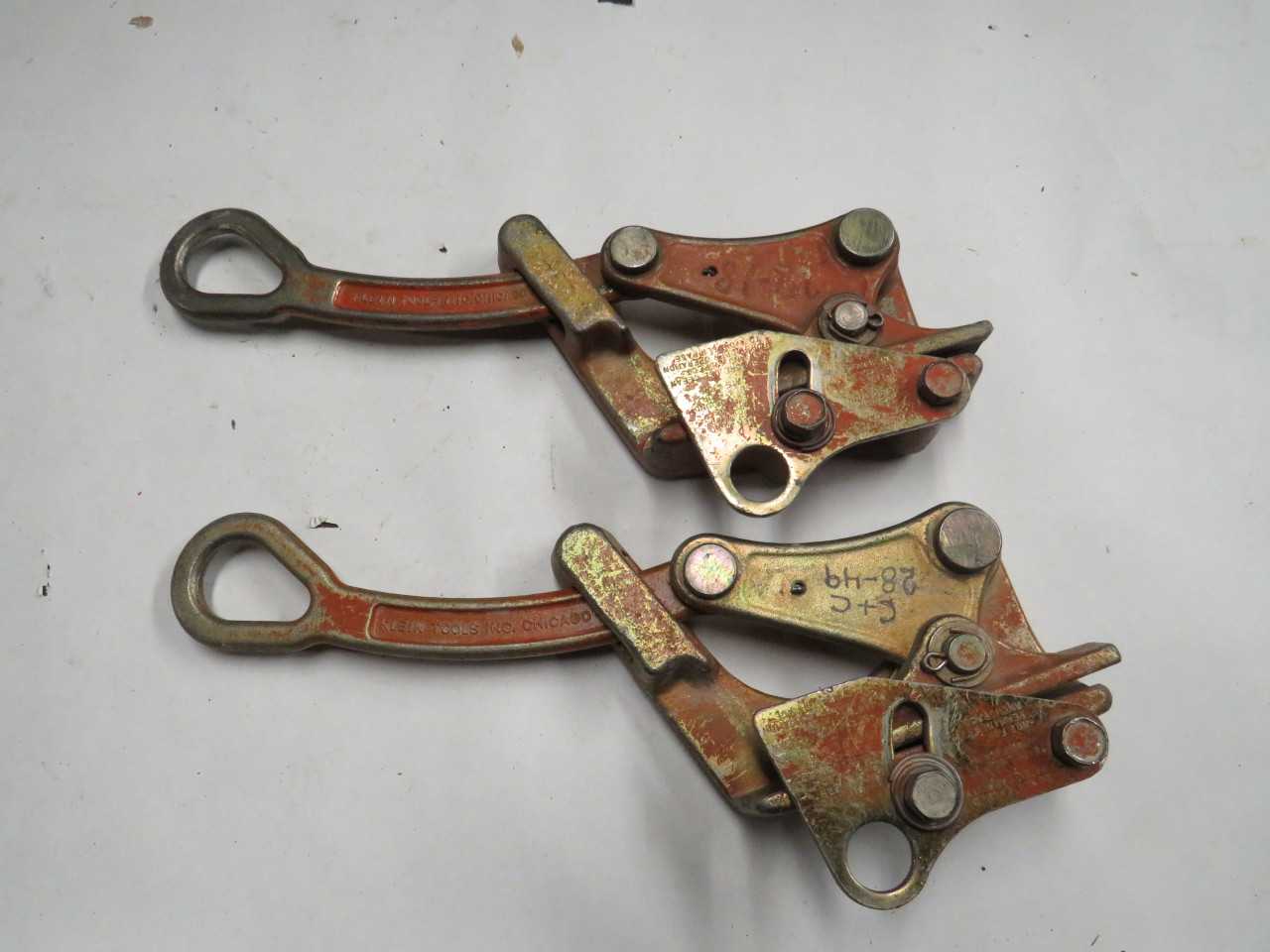 LOT OF 2 KLEIN HAVEN'S GRIP / BULLDOG WIRE PULLING GRIP - ELECTRIC POWER TOOLS