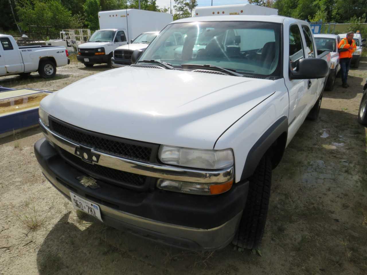 2001 CHEVROLET SILVERADO 2500 CREW CAB PICKUP TRUCK - HYDRO EXCAVATOR TRUCKS