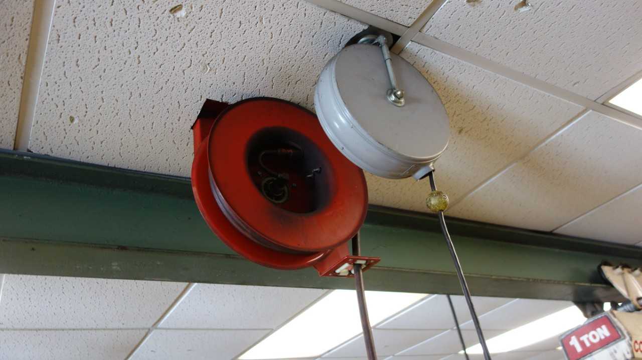 LOT OF 3 ASSORTED SPRING RETURN HOSE REEL, SPEEDAIRE 6Z160, APPLETON RE-1520G - HOSE