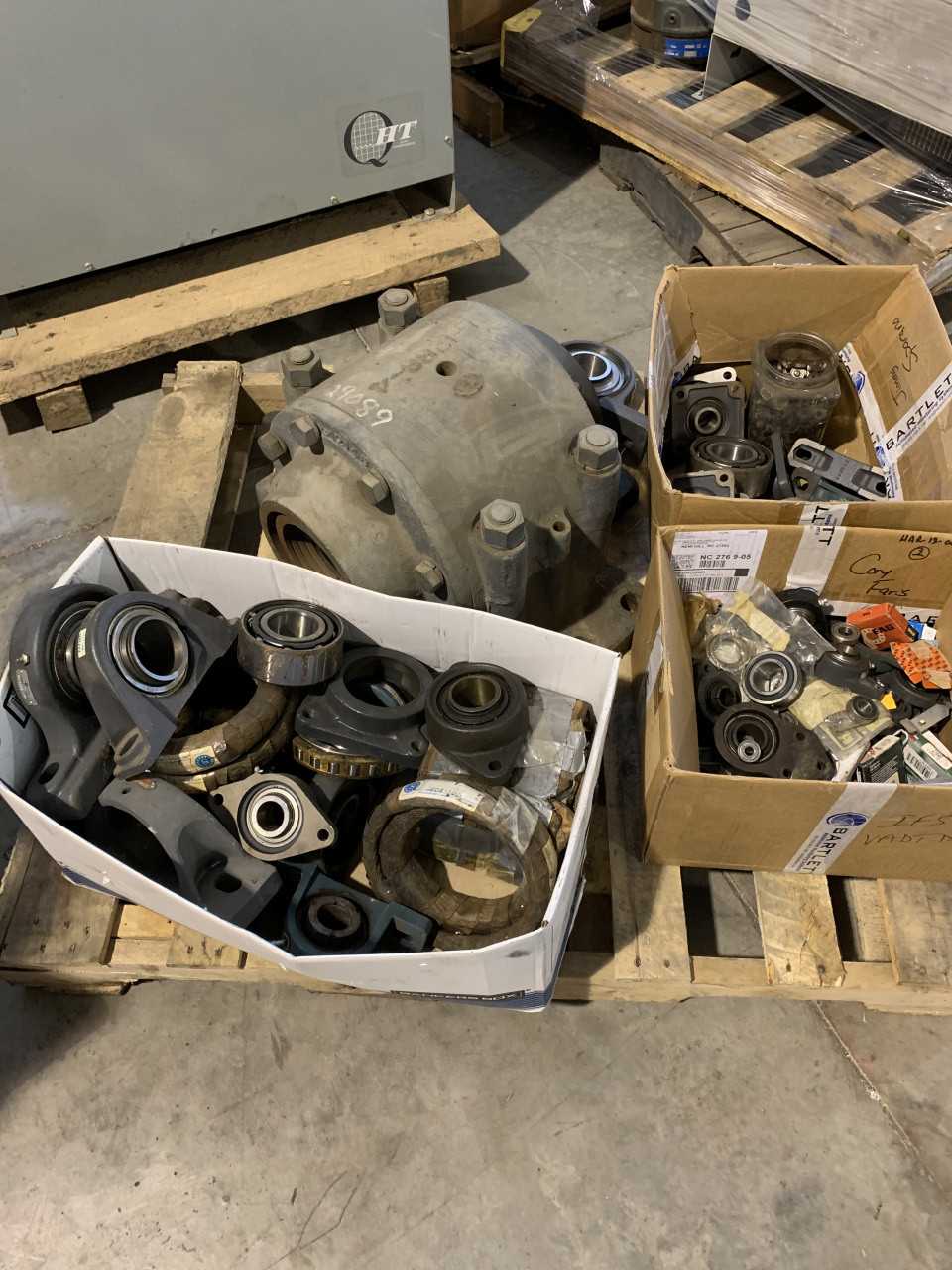 PALLET OF MISC. BEARINGS PILLOW BLOCK AND ROLLERS - BEARINGS