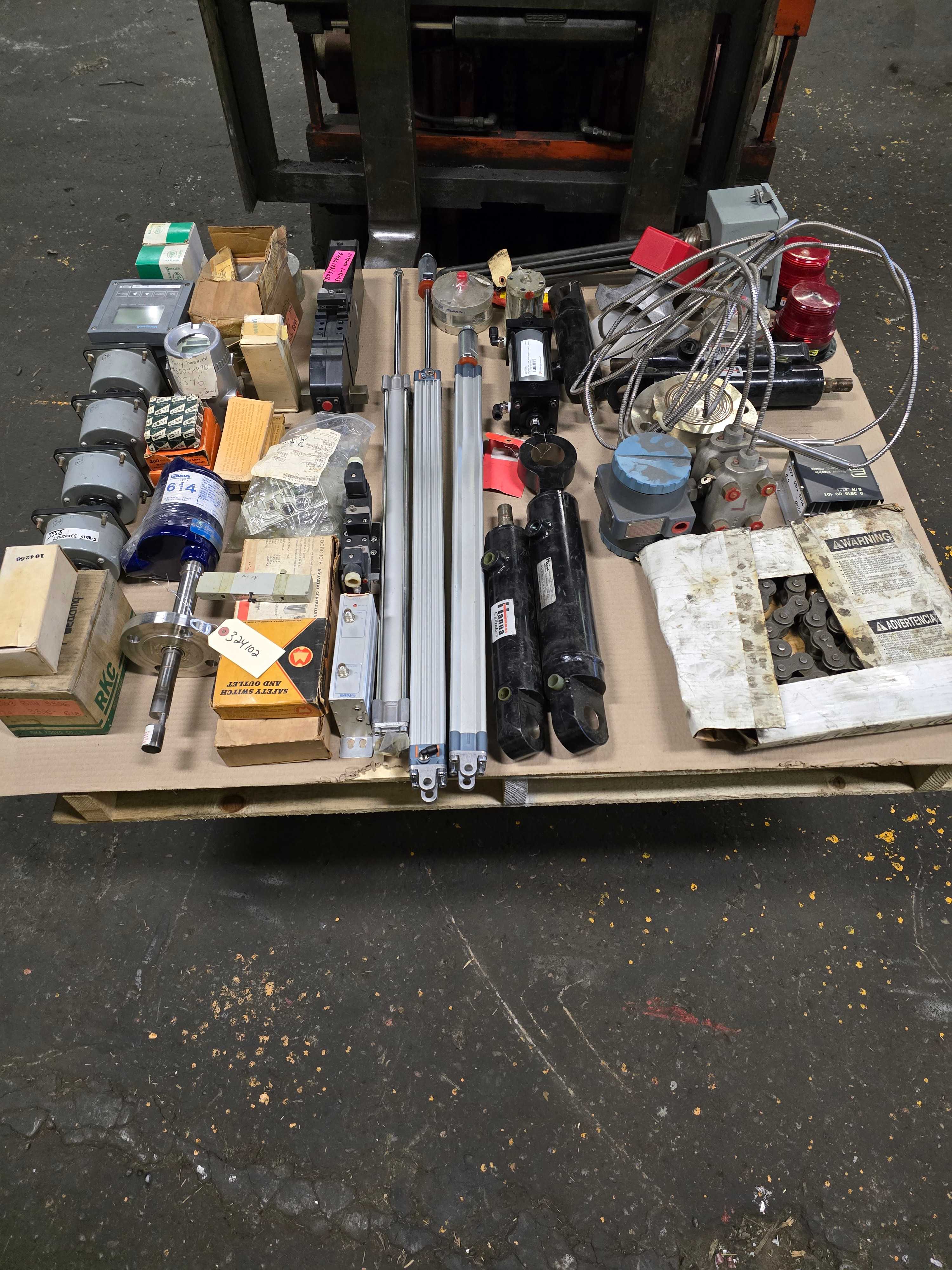 LOT OF INDUSTRIAL & ELECTRICAL PARTS - INDUSTRIAL PARTS