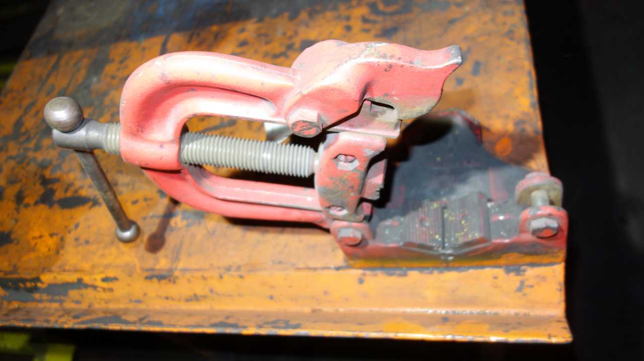 ROLLING CART WITH PROTO PIPE THREADER 1/8IN TO 3-1/2IN - MISCELLANEOUS