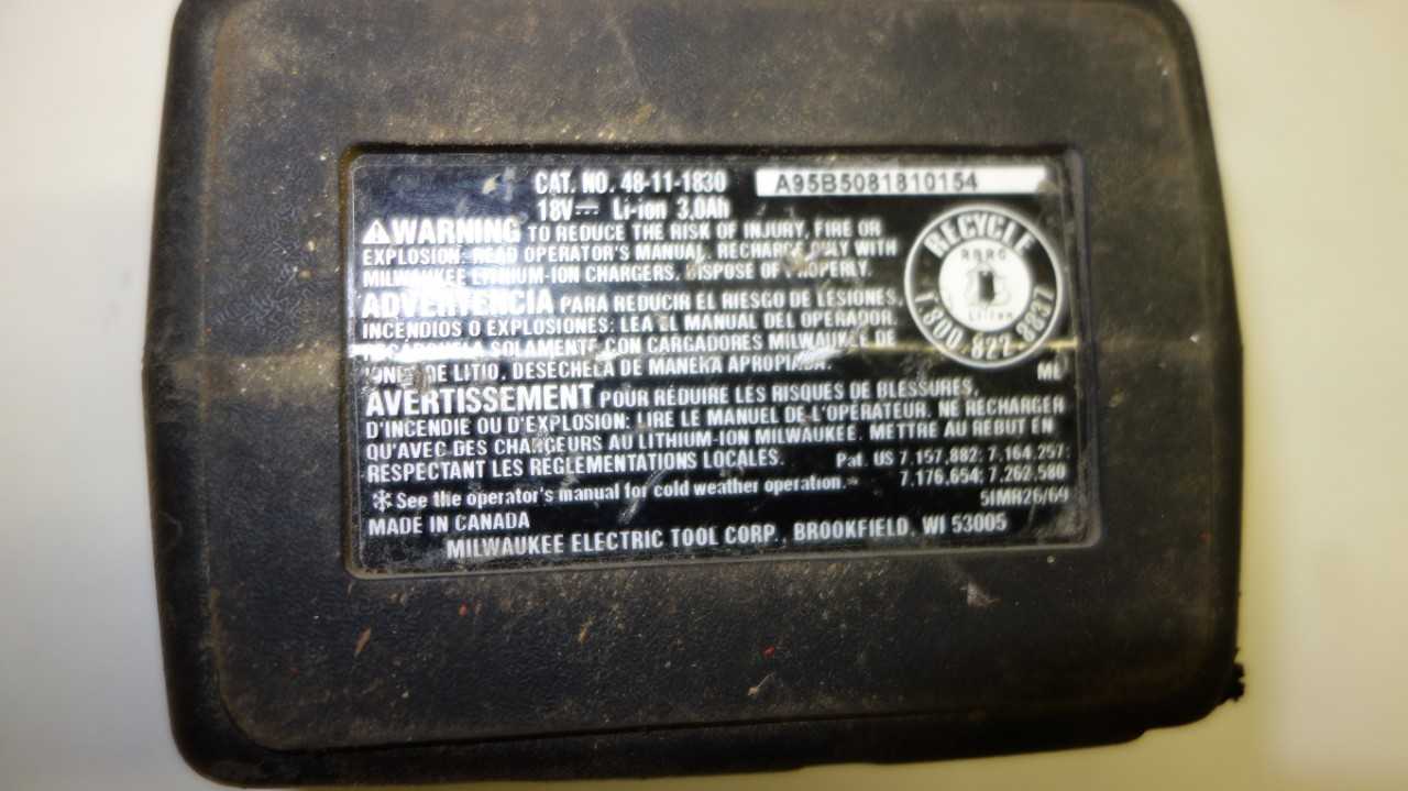 LOT OF 4 MILWAUKEE 48-11-1830 V18 18V BATTERYS - ELECTRIC POWER TOOLS