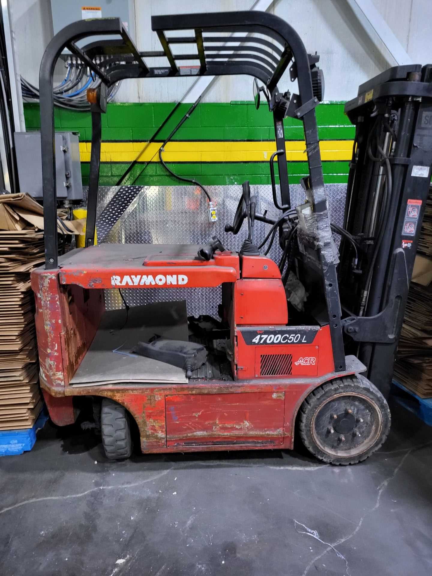 RAYMOND 4700C50L FORKLIFT - FORKLIFTS