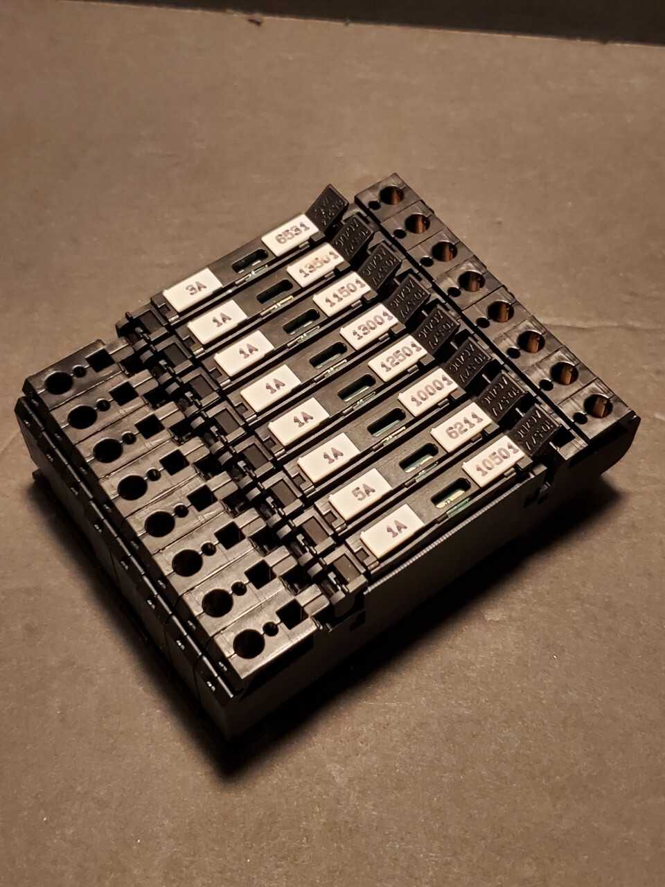 Lot of 8 Allen Bradley fuse terminals - INDUSTRIAL PARTS