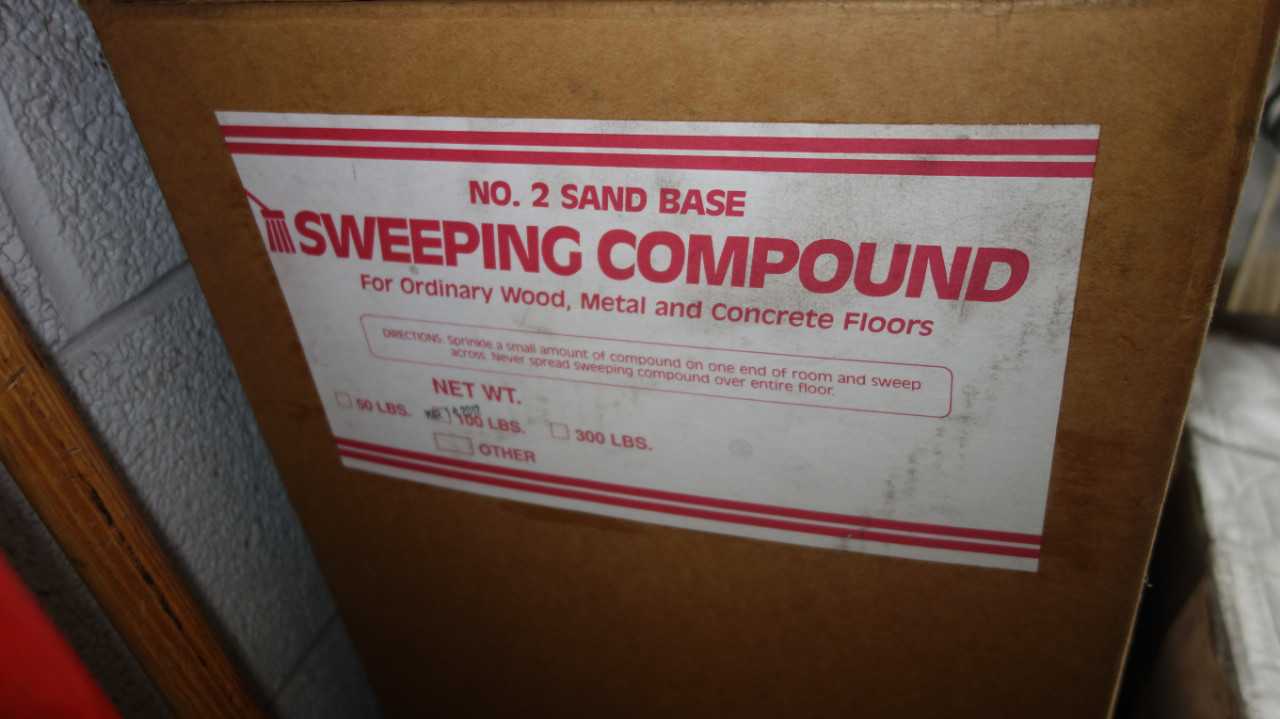 LOT OF ASSORTED CLEANING TOOLS AND CHAIRS, BROOMS - MISCELLANEOUS