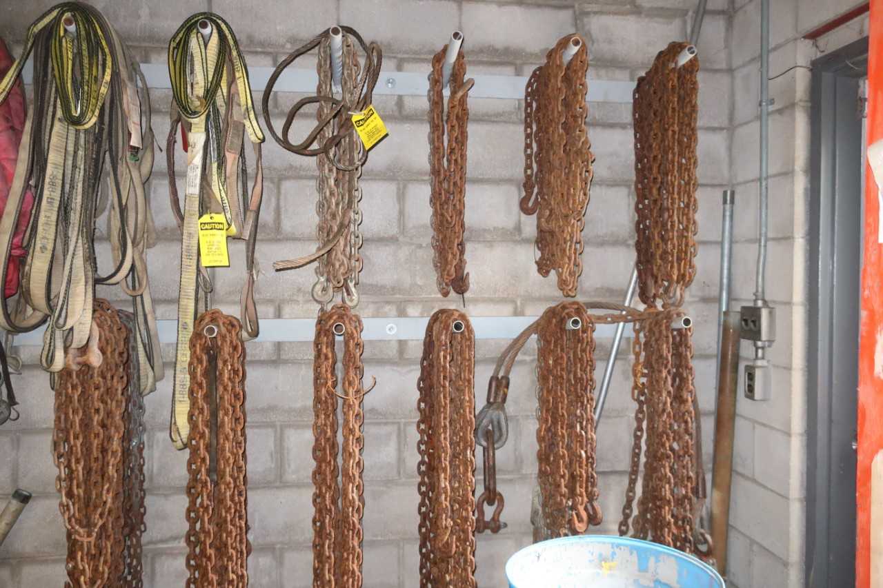 LOT OF ASSORTED STRAPPING & RIGGING CHAINS - LIFTING EQUIPMENT