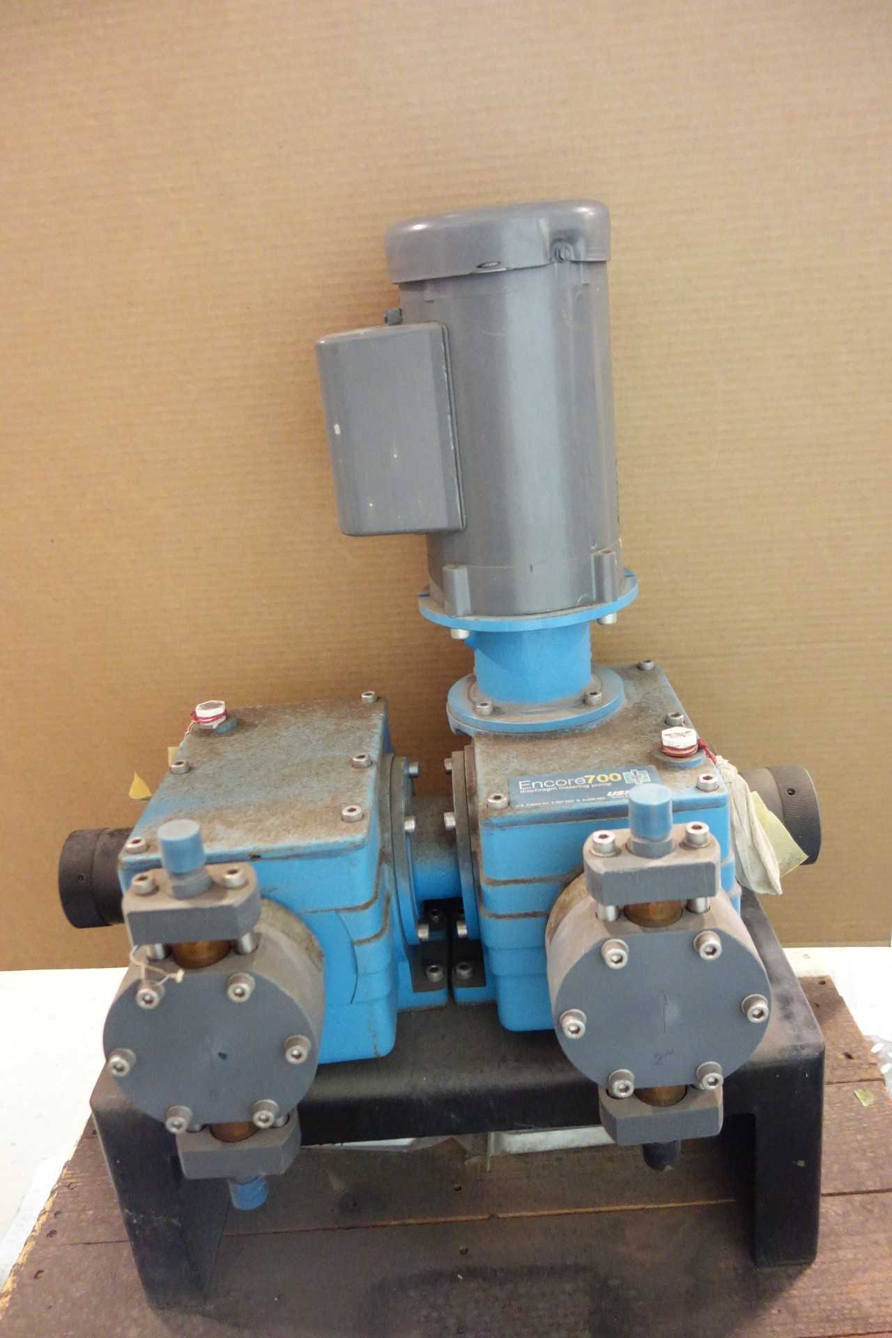 WALLACE AND TIERNAN DUAL HEAD METERING PUMP - METERING PUMP